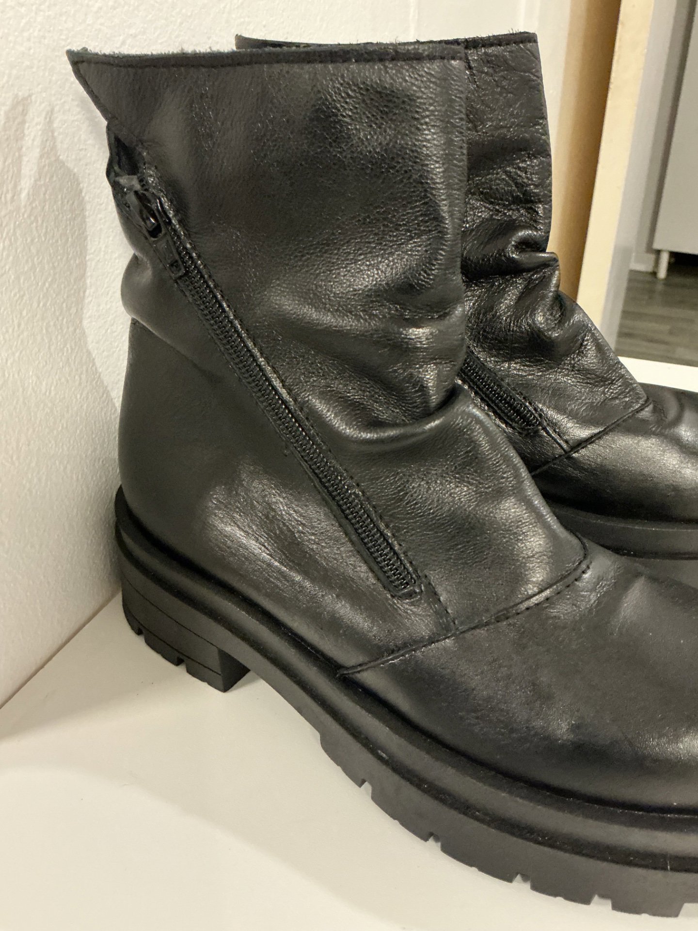 Black Leather Ankle Boots with Side Zipper, Unbranded, 37, New condition — preloved on SilentSale®