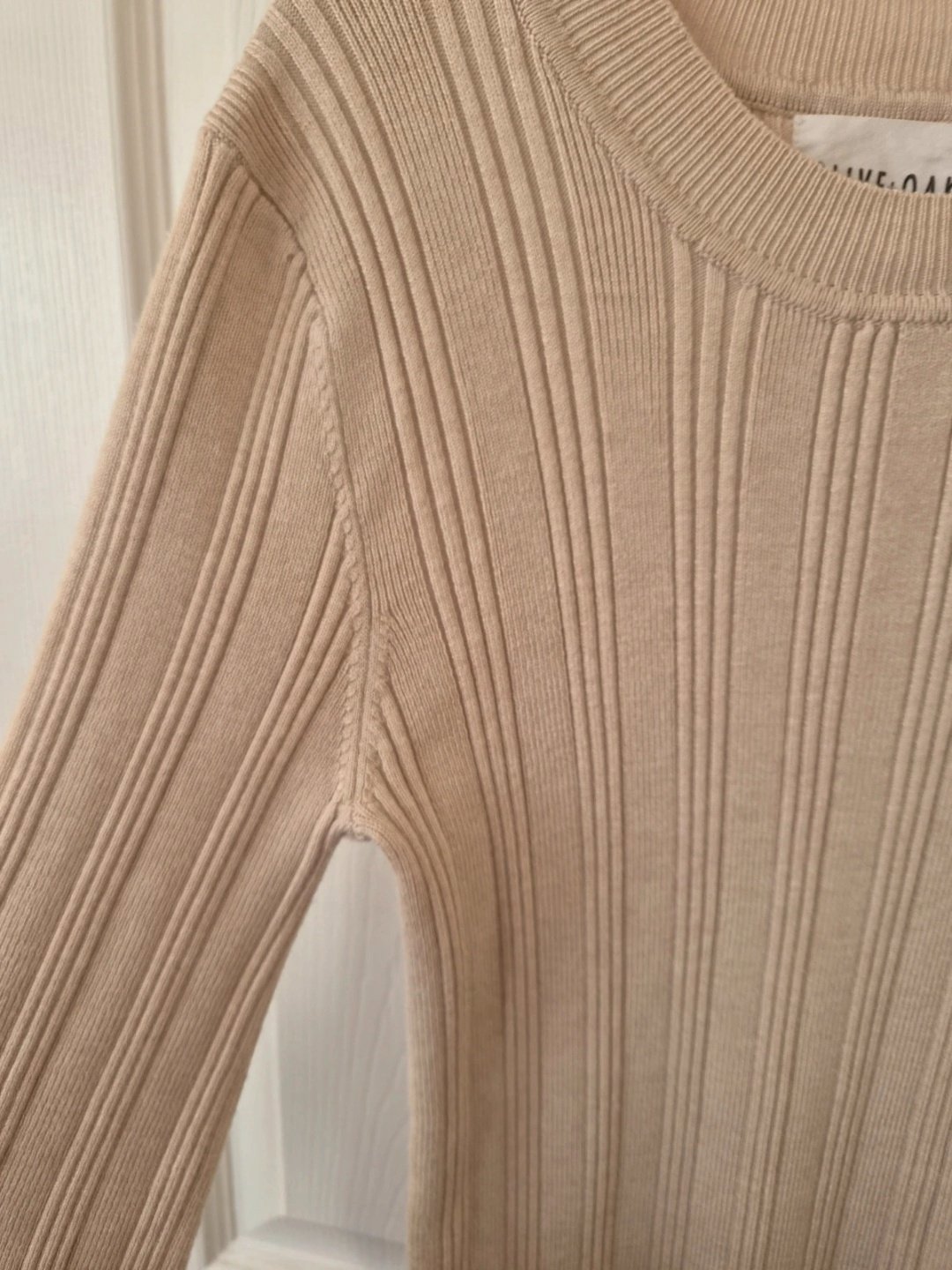 Olive + Oak Beige Ribbed Knit Midi Dress – Size 8, Olive + Oak, 8, Excellent condition — preloved on SilentSale®
