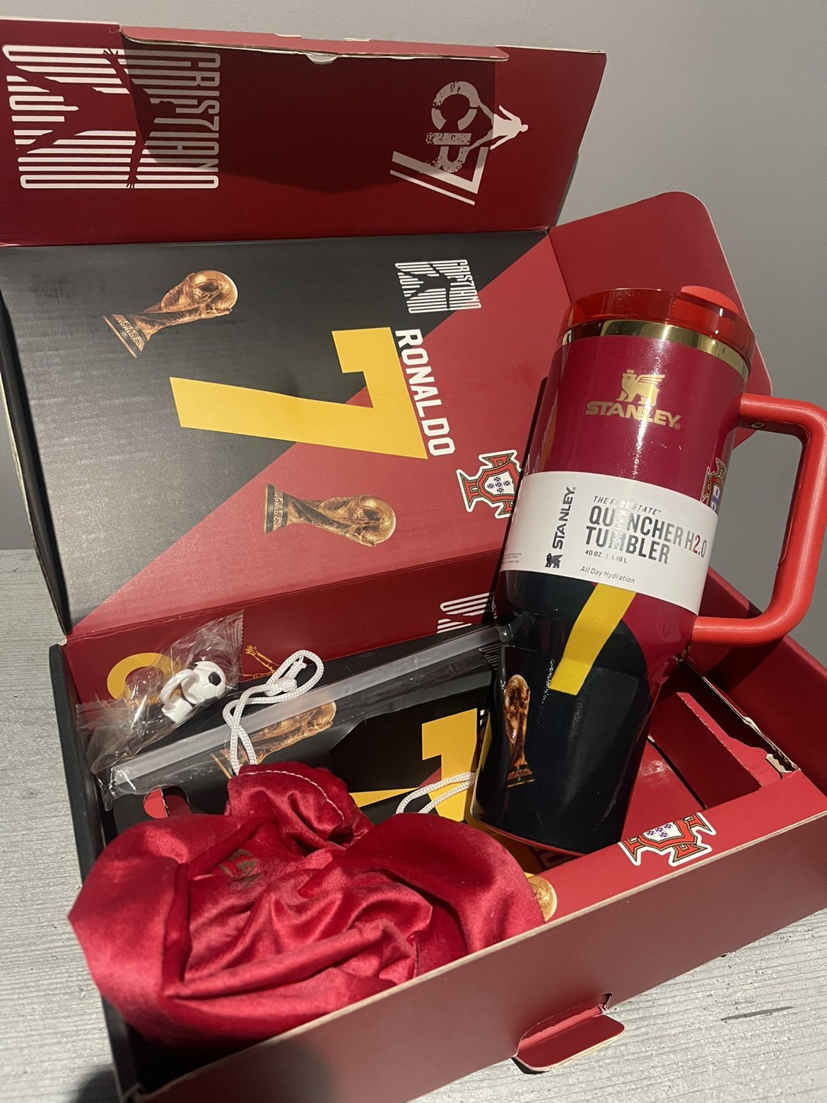 Stanley Cristiano Ronaldo Quencher H2.0 Tumbler 40oz, Stanley, 40oz, New condition — preloved on SilentSale®
