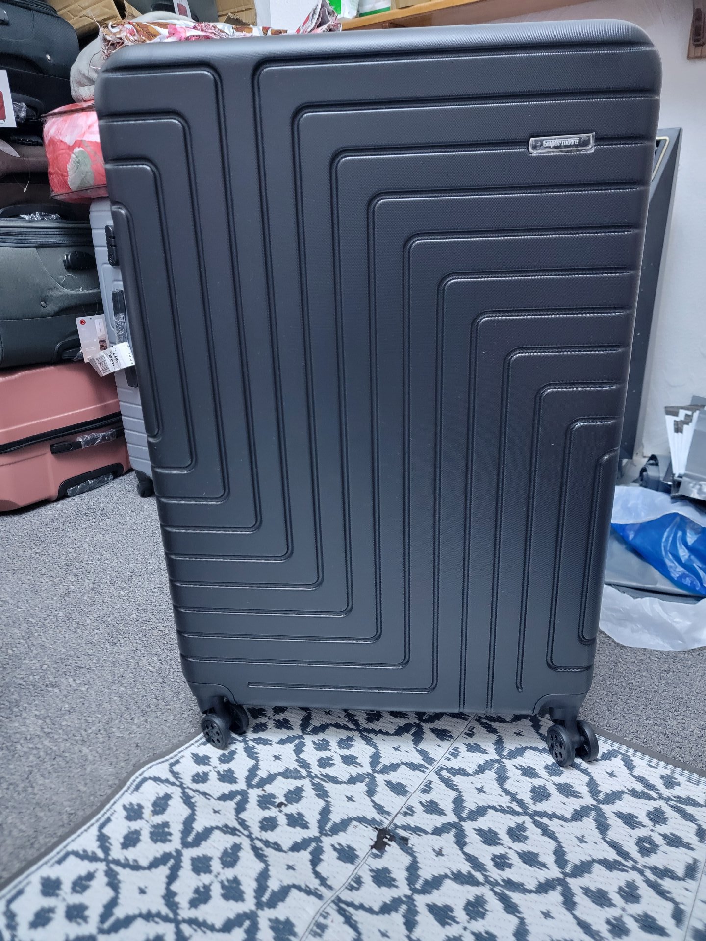 Supermove extra Large Black Hard Shell Suitcase with Wheels, supermoye, Extra Large, New condition — preloved on SilentSale®
