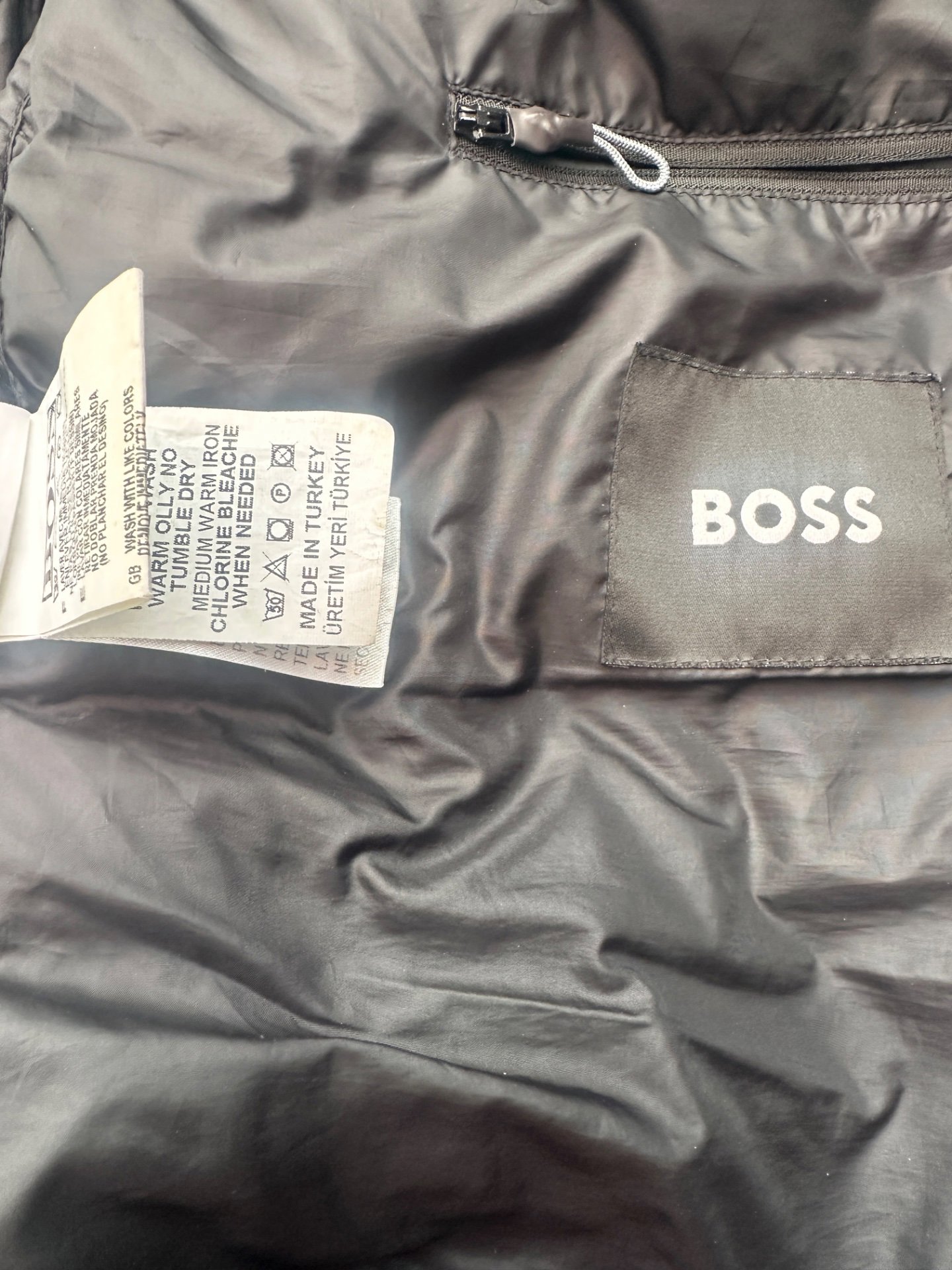 Boss gilet XL , Hugo Boss, XL, Excellent condition — preloved on SilentSale®