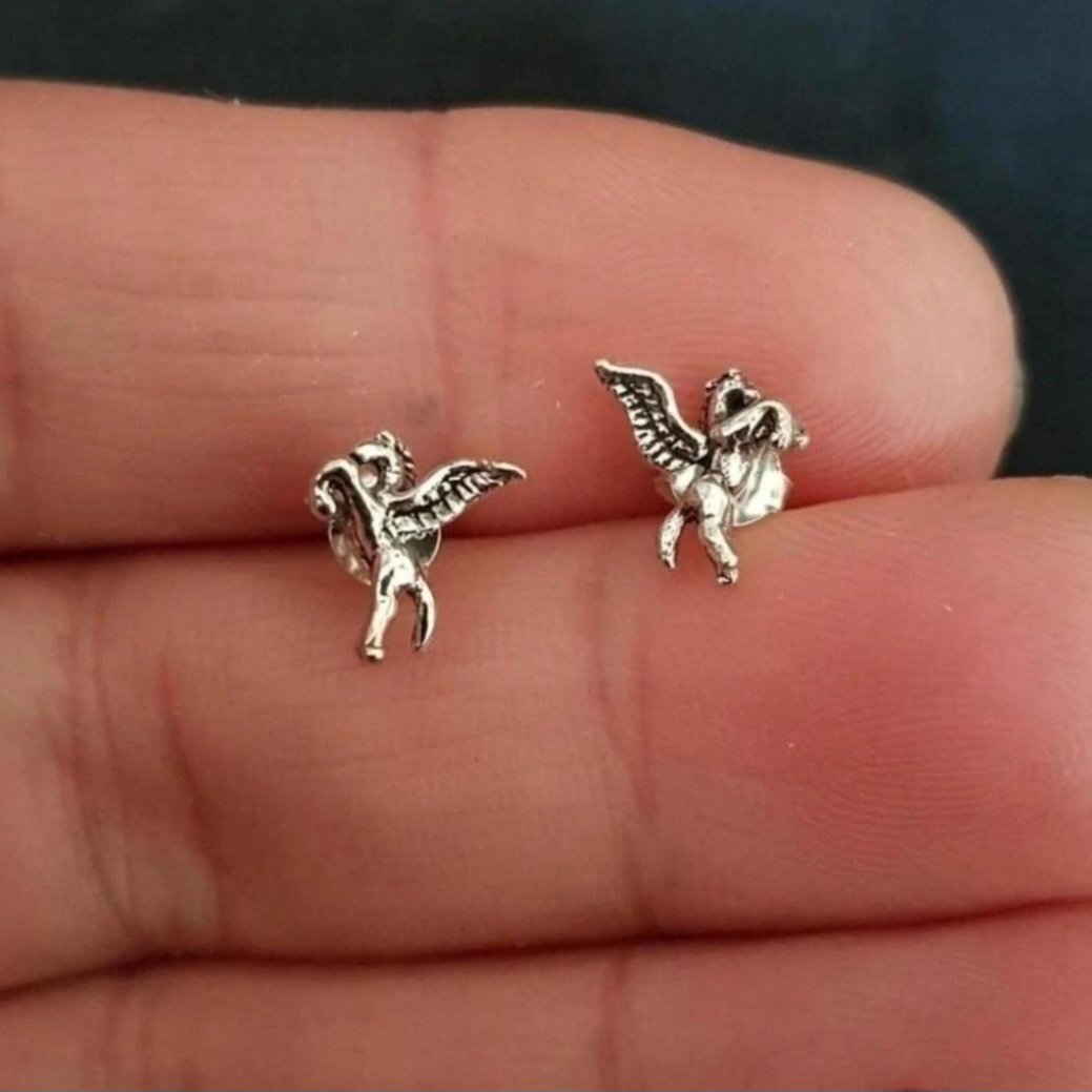 925 Sterling Silver pegasus Stud Earrings, Pegasus, One Size, Excellent condition — preloved on SilentSale®