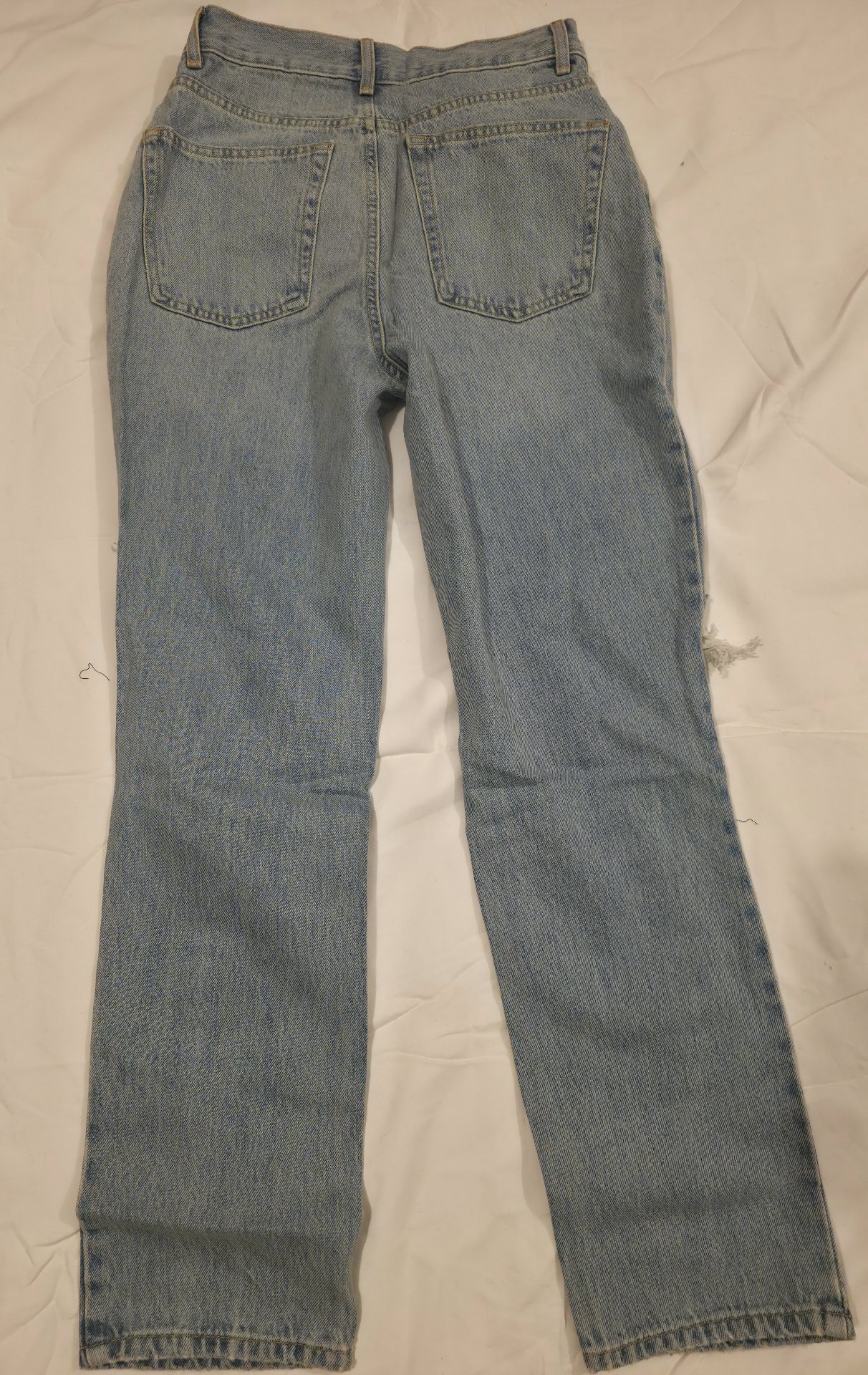 Asos Design Light Blue Ripped Mom Jeans – Size 26/30, ASOS Design, W28 L36, New condition — preloved on SilentSale®