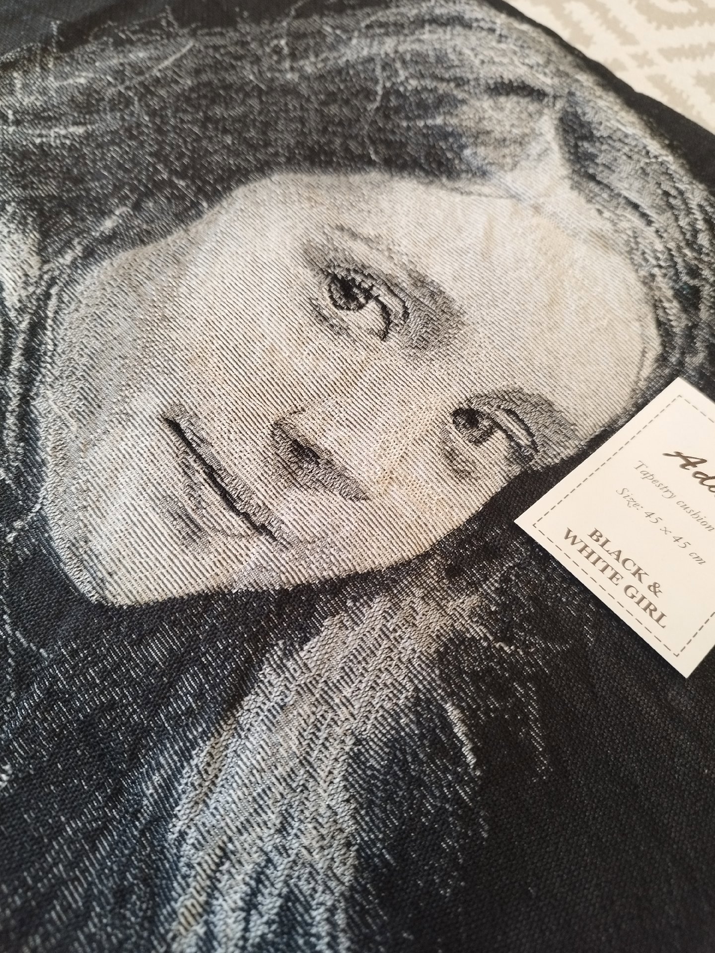 8× Adam Home Black & White Girl Tapestry Cushion Cover 45x45 cm, Adams, 45 x 45 cm, Excellent condition — preloved on SilentSale®