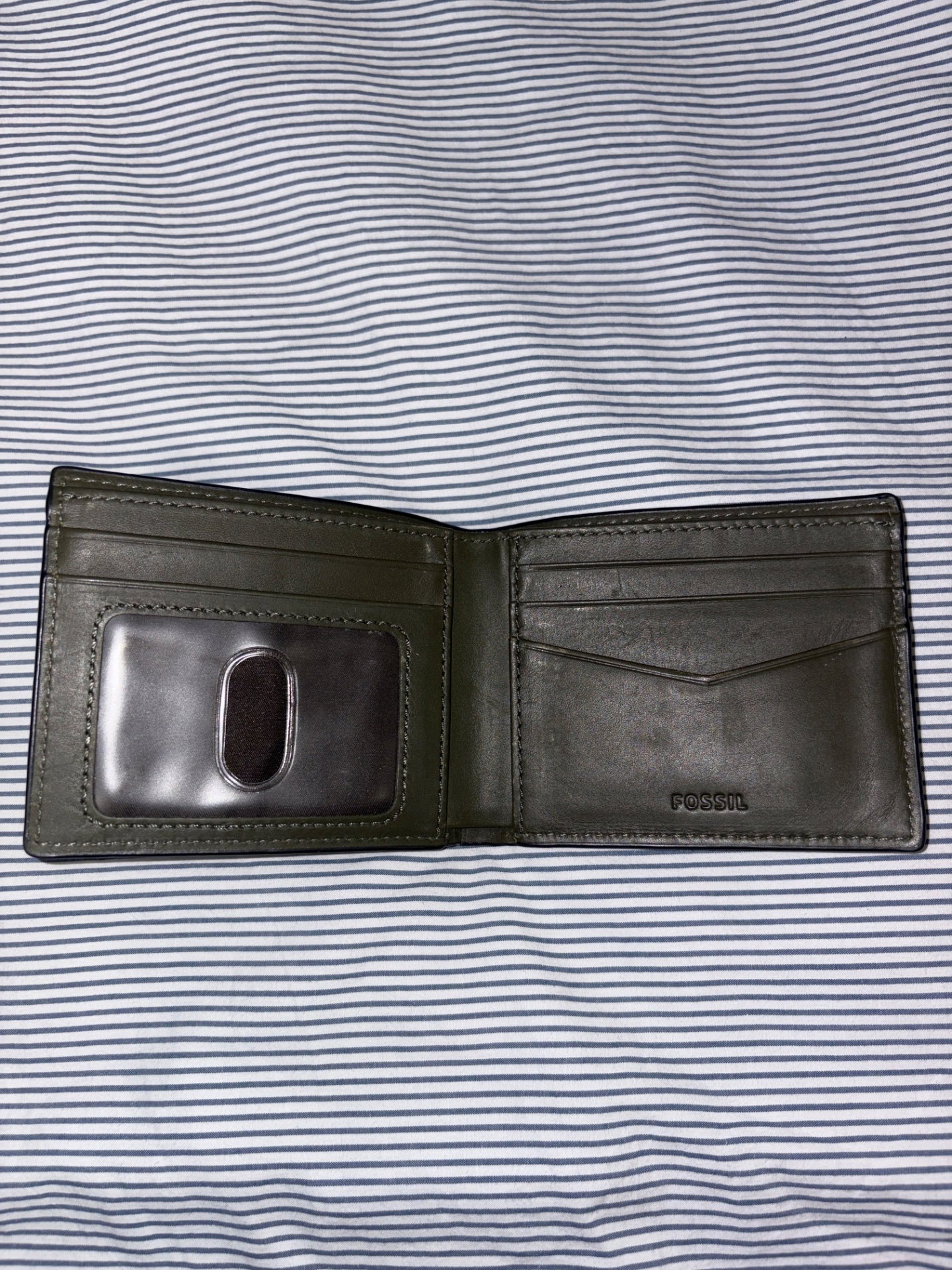 Fossil Dark Green Leather Men's Wallet, Fossil, One Size, Good condition — preloved on SilentSale®