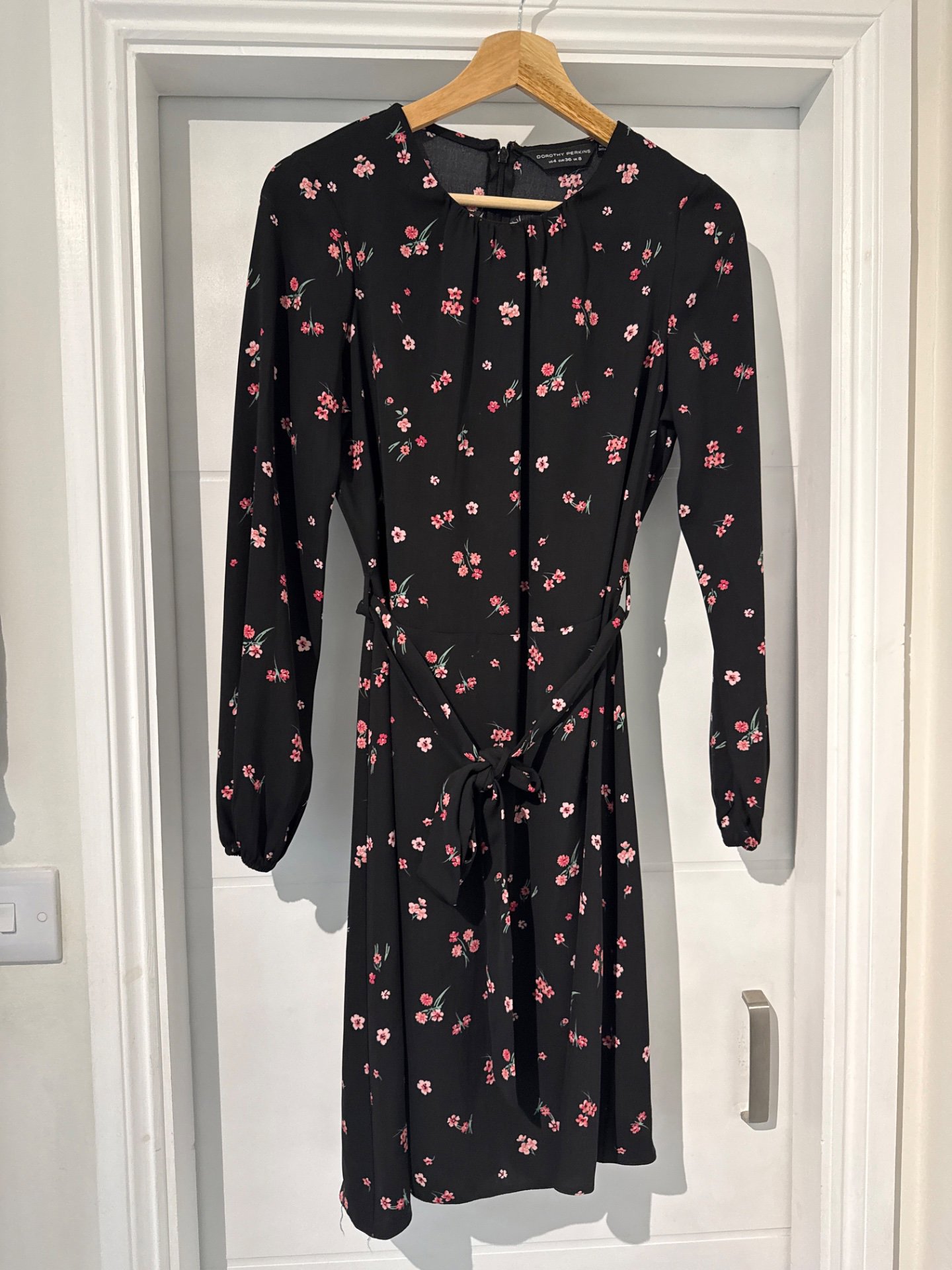 Dorothy Perkins Black Floral Long Sleeve Dress – UK 8, Dorothy Perkins, 8, Excellent condition — preloved on SilentSale®
