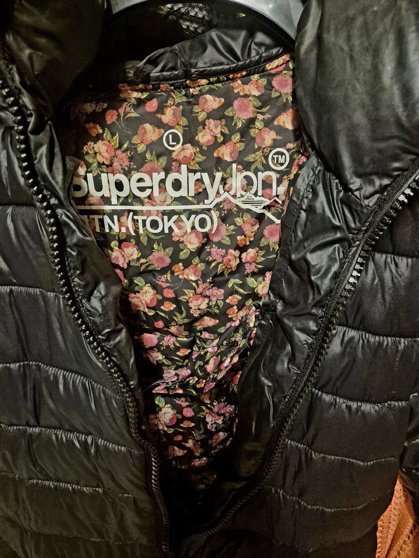 Superdry Black Puffer Coat with Floral Lining – Size M, Superdry, M, Excellent condition — preloved on SilentSale®