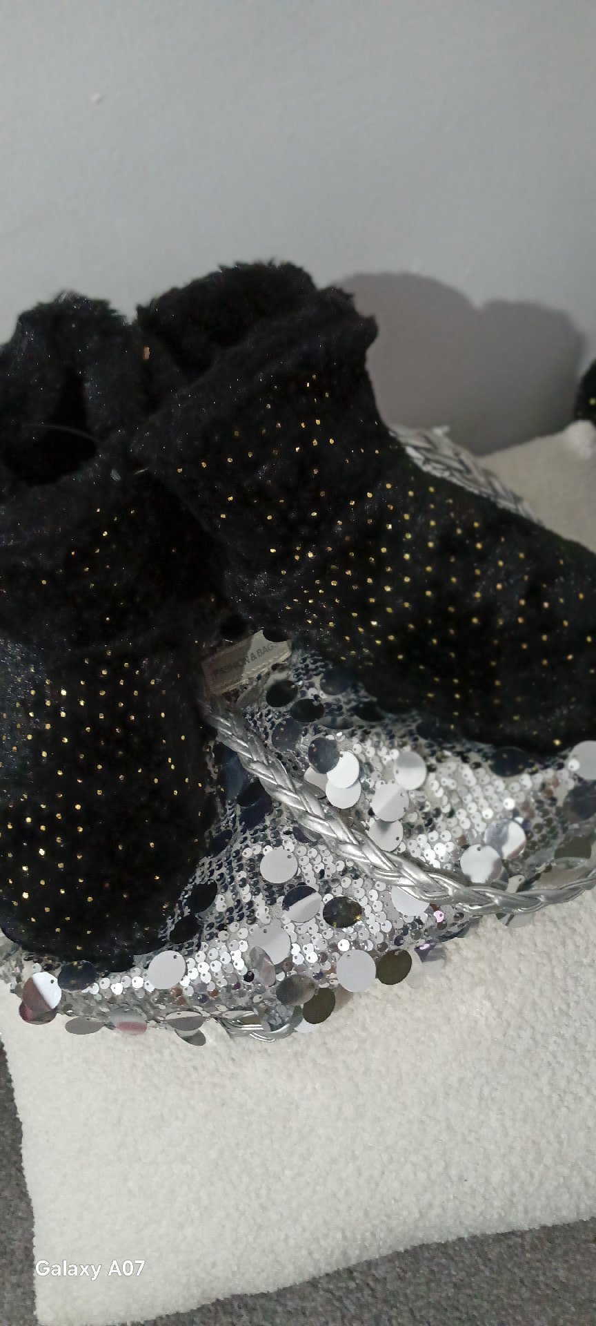 Black Faux Fur Slippers with Gold Studs, Unbranded, One Size, Excellent condition — preloved on SilentSale®