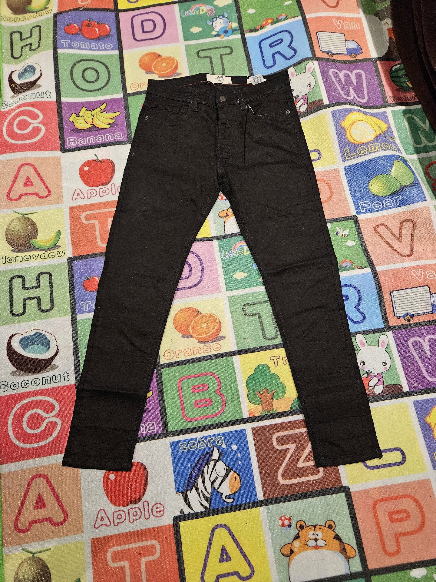 H&M Black Skinny Fit Jeans – Size 32, H&M, W28 L32, Excellent condition — preloved on SilentSale®