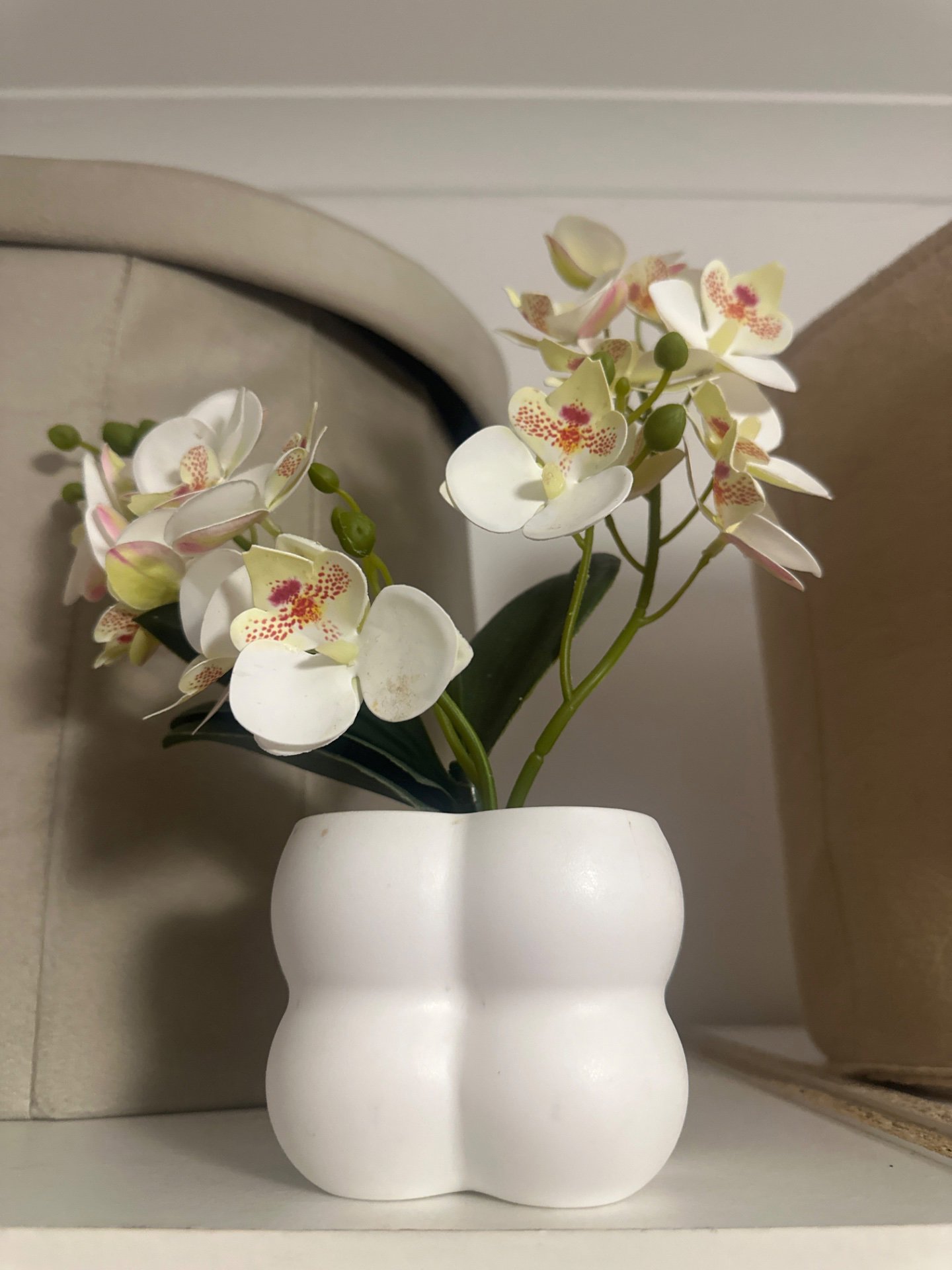 White Ceramic Vase with Artificial Orchid Flowers, Unbranded, One Size, Excellent condition — preloved on SilentSale®
