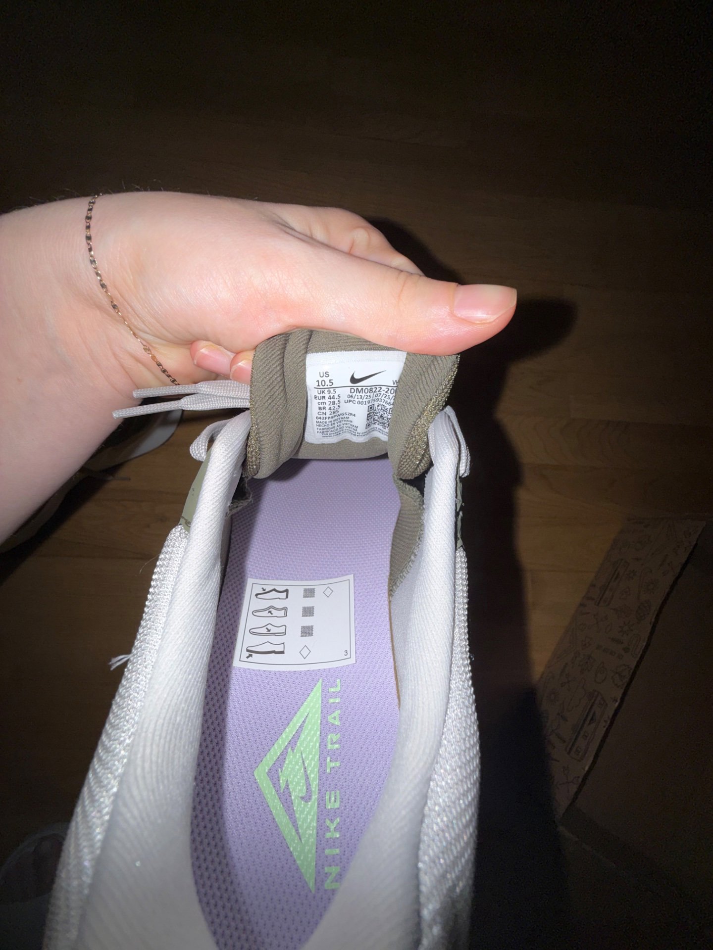 Nike Green and White Trainers, Nike, 9.5, New condition — preloved on SilentSale®