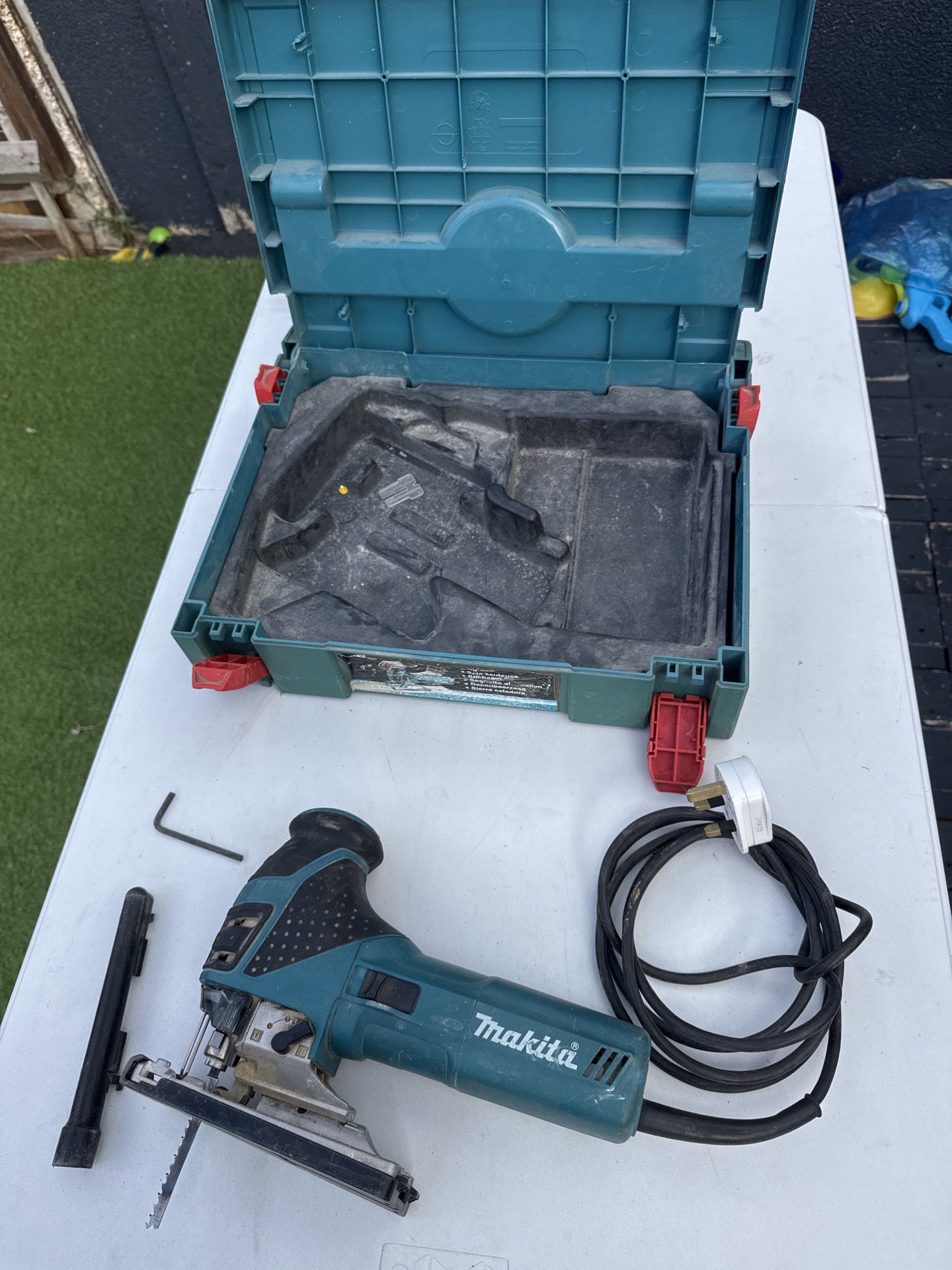 Makita Electric Jigsaw with Case and Accessories, Makita, One Size, Good condition — preloved on SilentSale®