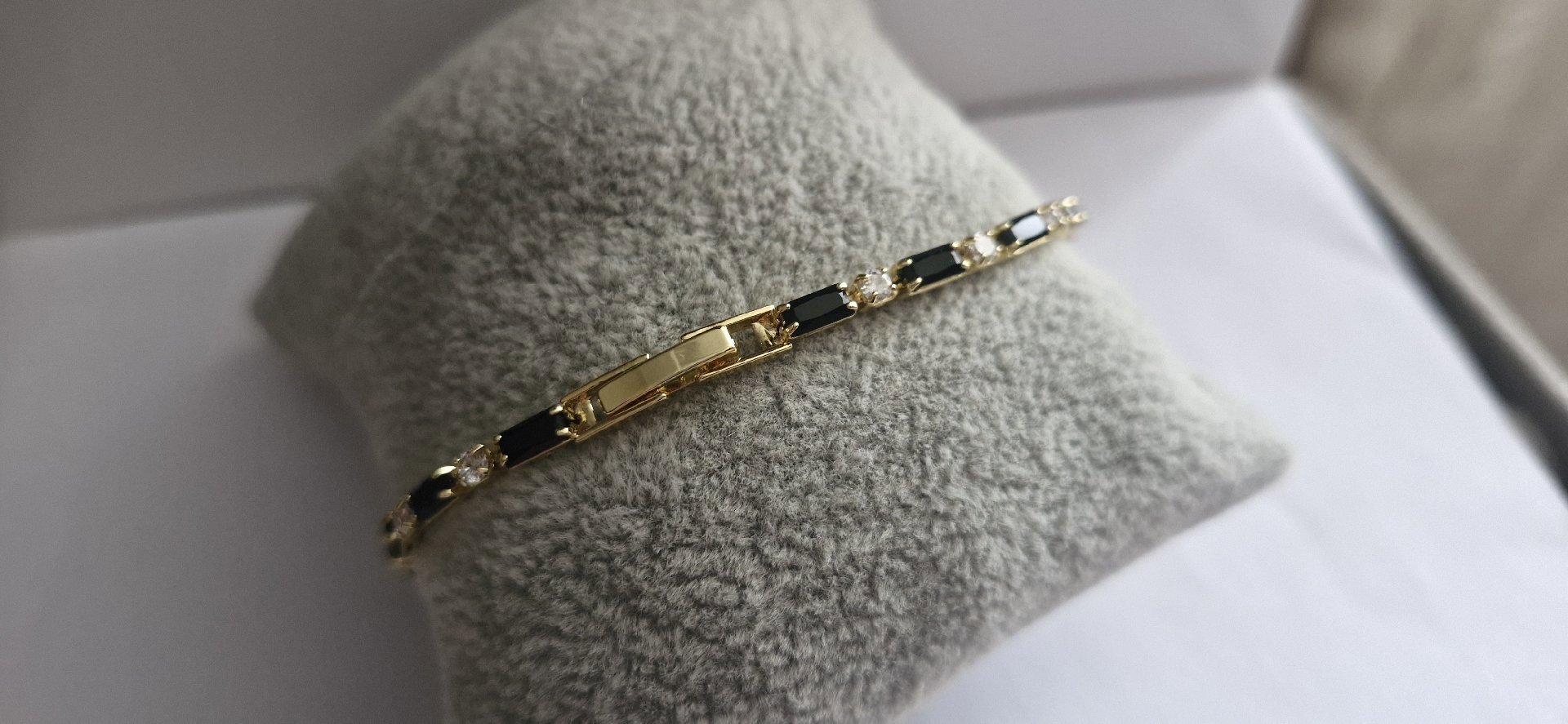 Gold Tone Bracelet with Black and Clear Stones, Gold Tone, One Size, New condition — preloved on SilentSale®