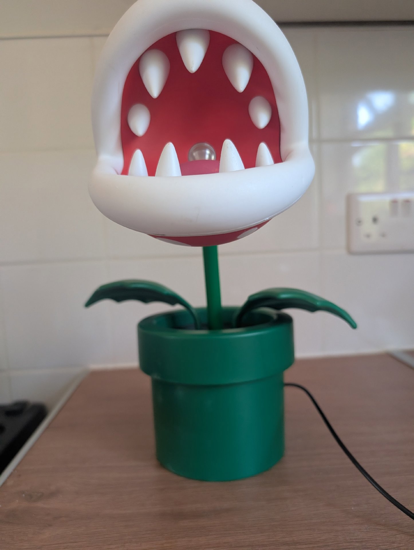 Super Mario Piranha Plant Posable Lamp USB Powered, Paladone, Medium, Excellent condition — preloved on SilentSale®