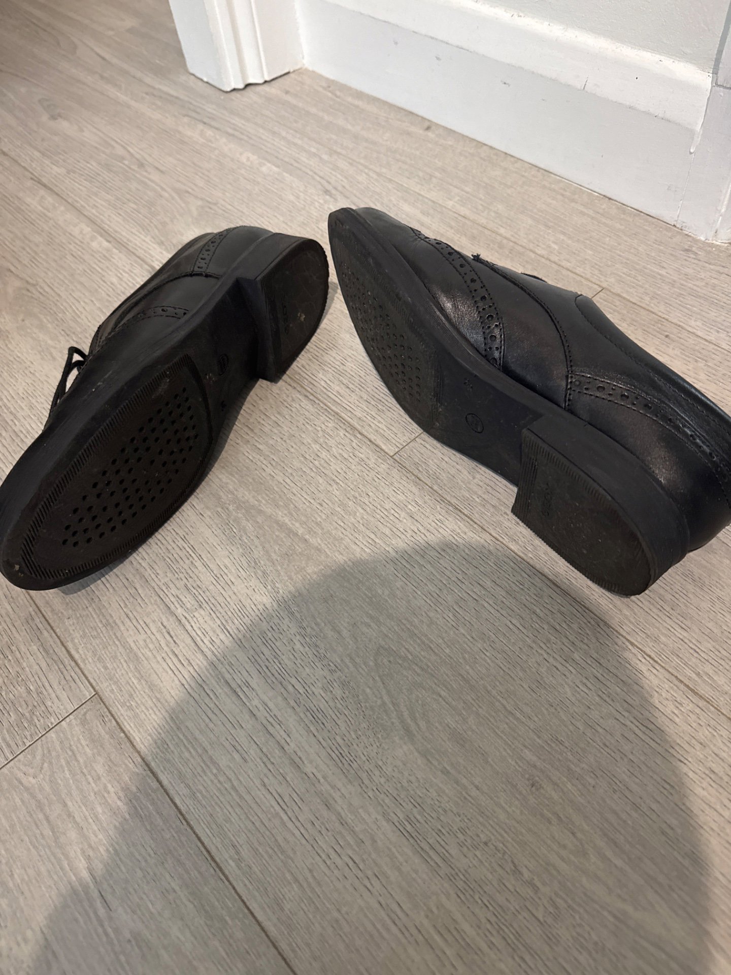 Geox Black Leather Brogue Lace-Up Shoes – UK 6 EU 39, Geox, 6, Like New condition — preloved on SilentSale®