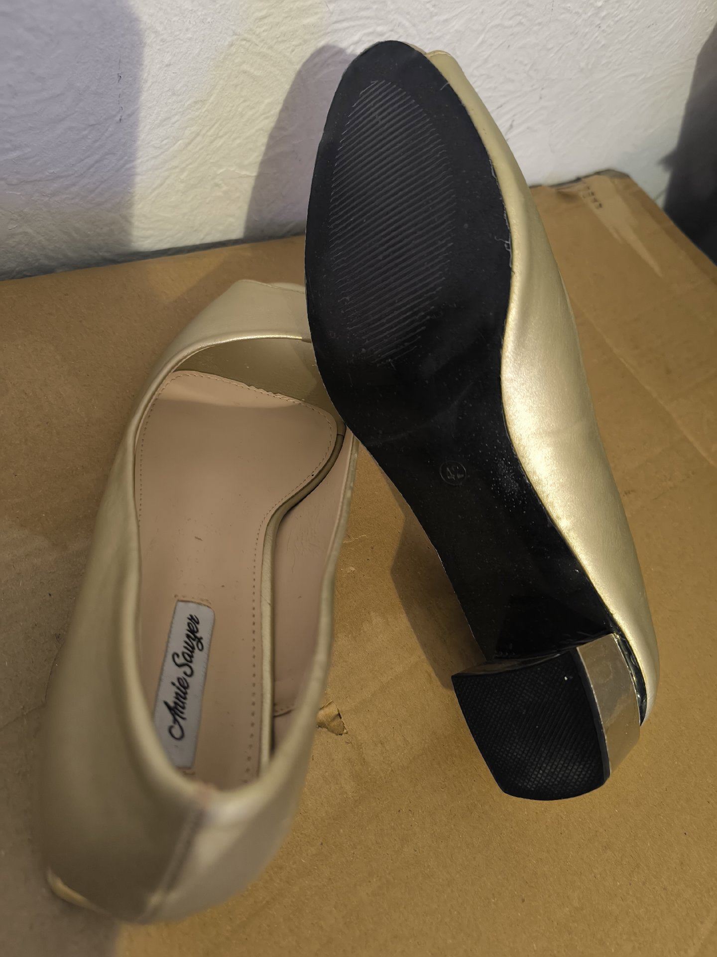 Annie Sawyer Gold Peep Toe Low Heel Shoes – Size 8, Annie Sawyer, 8, Excellent condition — preloved on SilentSale®