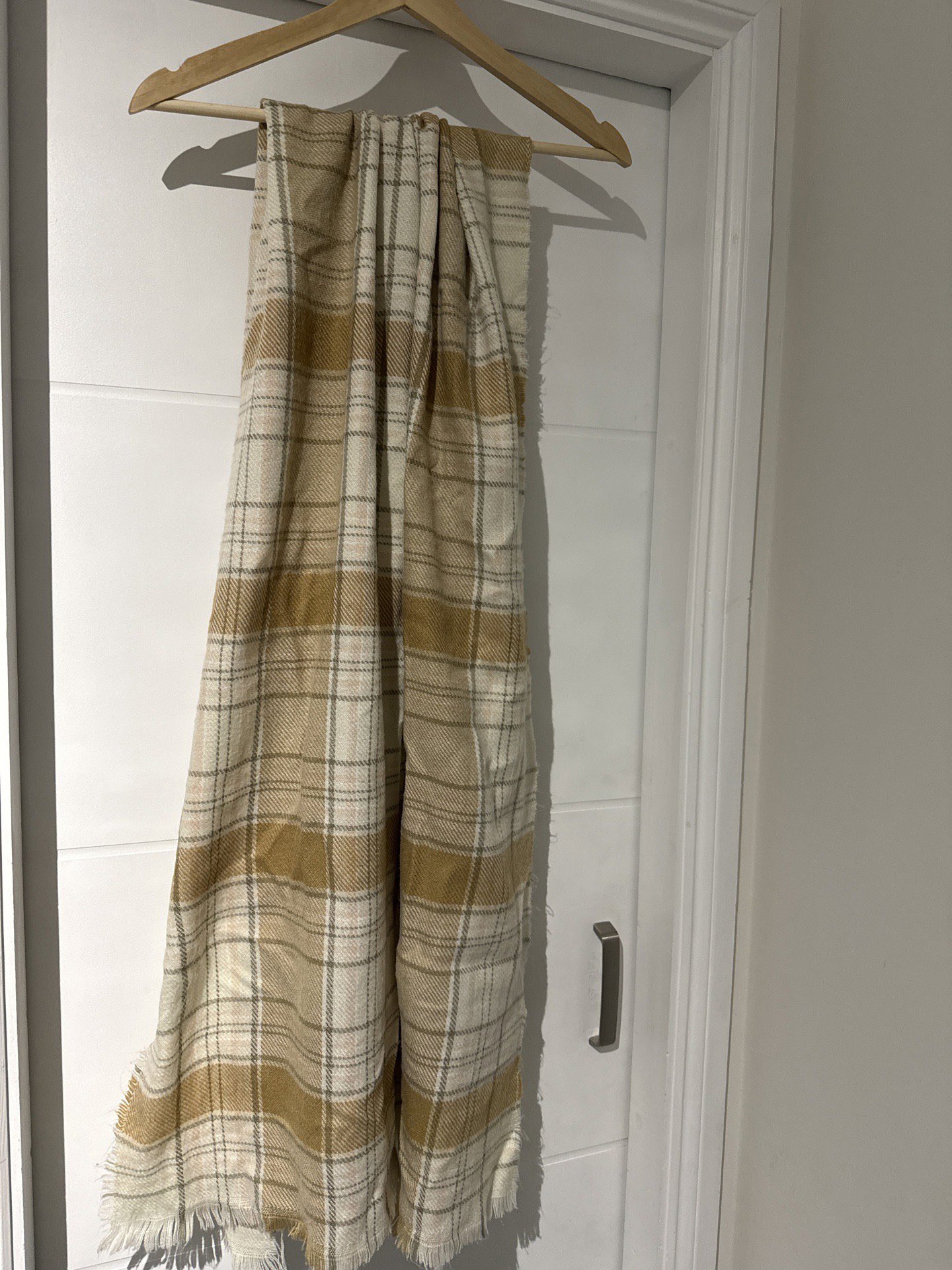 Beige and White Checked Scarf with Fringe, Unbranded, One Size, Excellent condition — preloved on SilentSale®