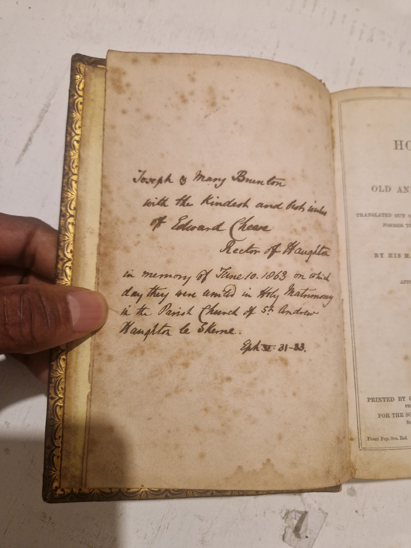 Antique leather-bound Holy Bible printed by George Eyre and William Spottiswoode for the Society for Promoting Christian Knowledge, circa 1840s, Unbranded, One Size, Excellent condition — preloved on SilentSale®