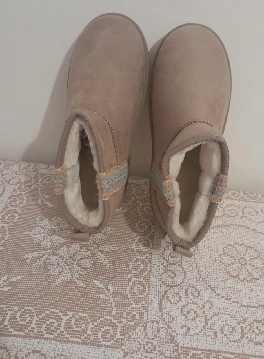 Beige Shearling Lined Winter Boots, Boohoo, 4, New condition — preloved on SilentSale®