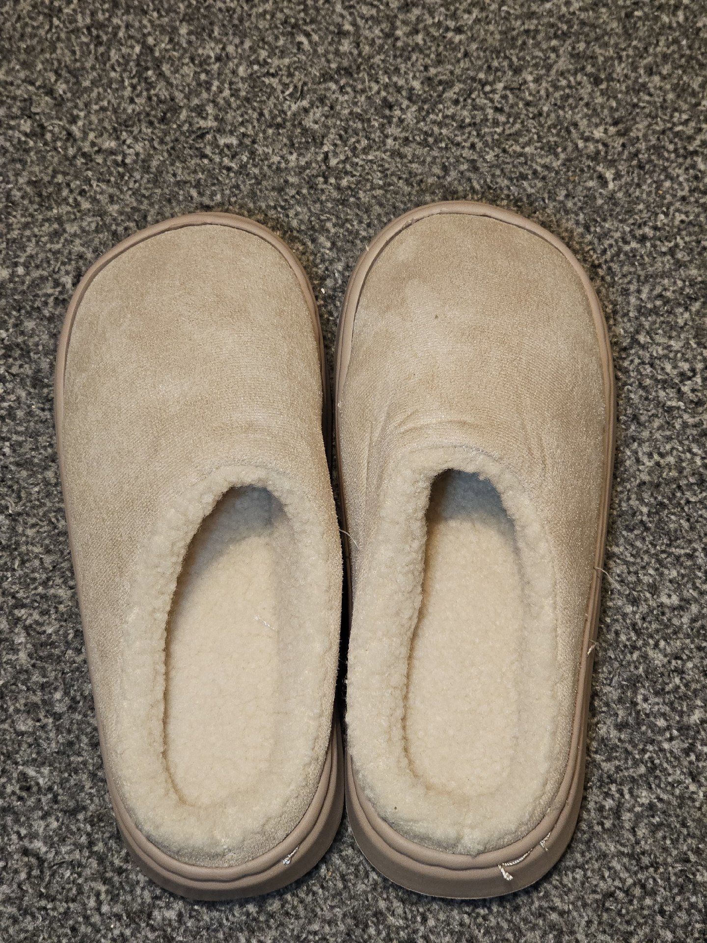 Suese faux indoor slippers, Unbranded, EU 42, New condition — preloved on SilentSale®