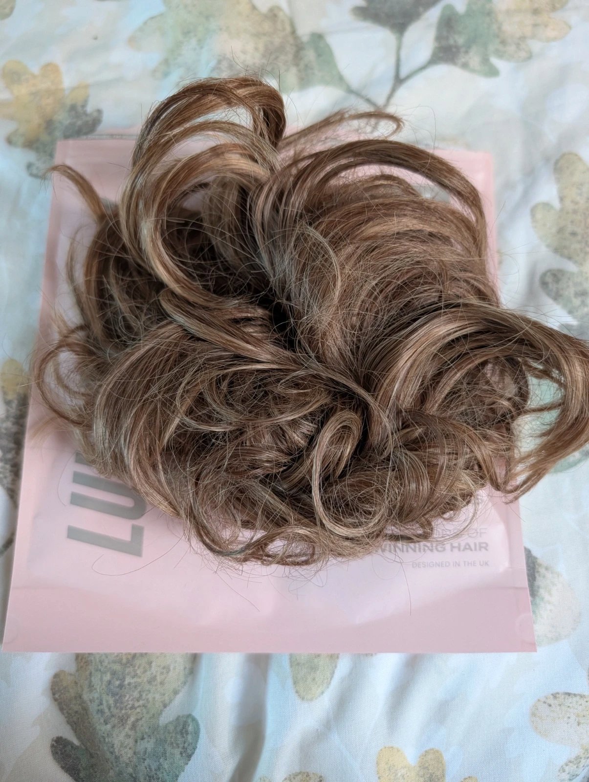 Lullabellz Messy Bun Scrunchie, Mellow Briwn, LullaBellz, One Size, New condition — preloved on SilentSale®