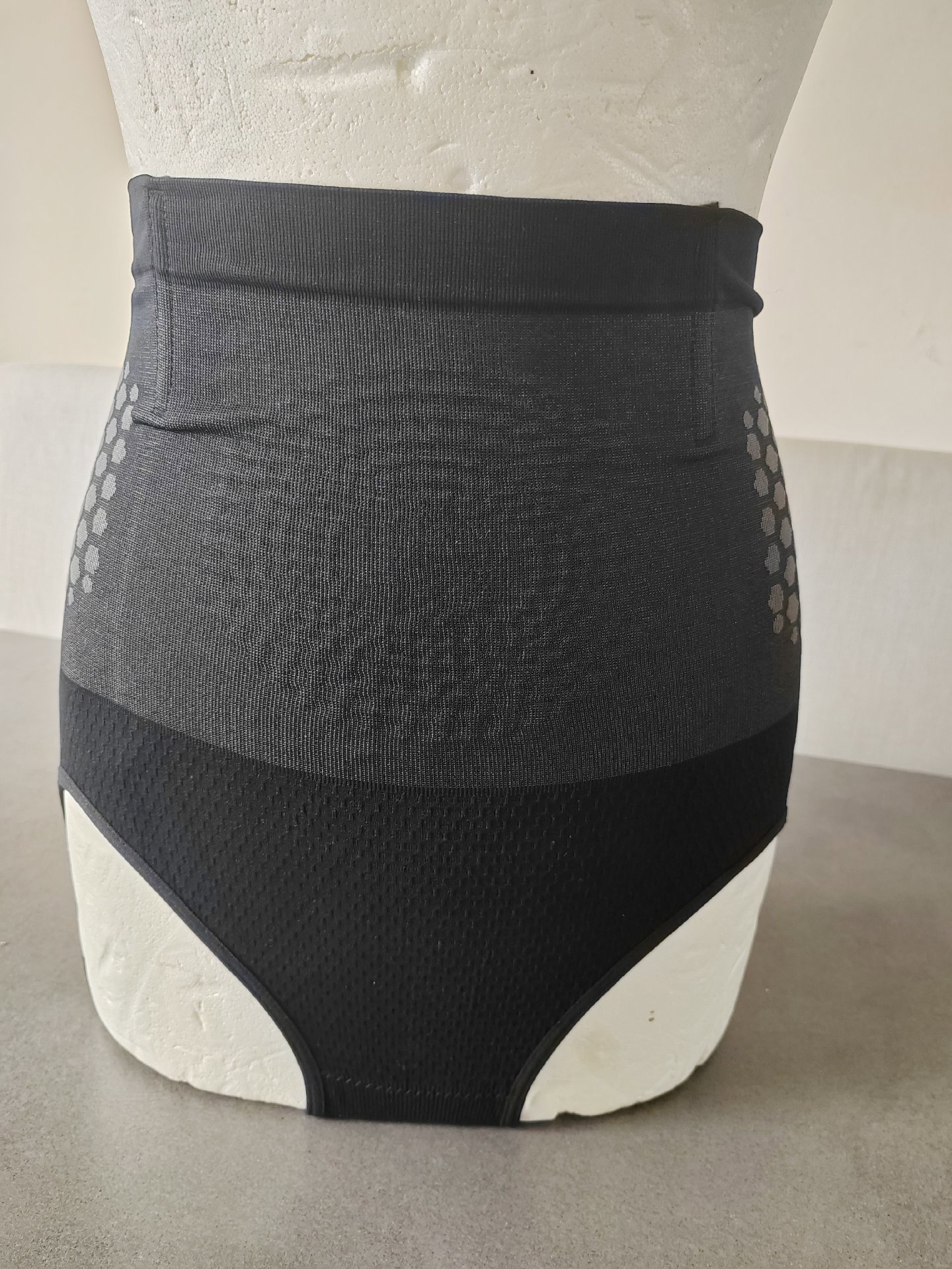 Tummy control , Unbranded, XL, Excellent condition — preloved on SilentSale®