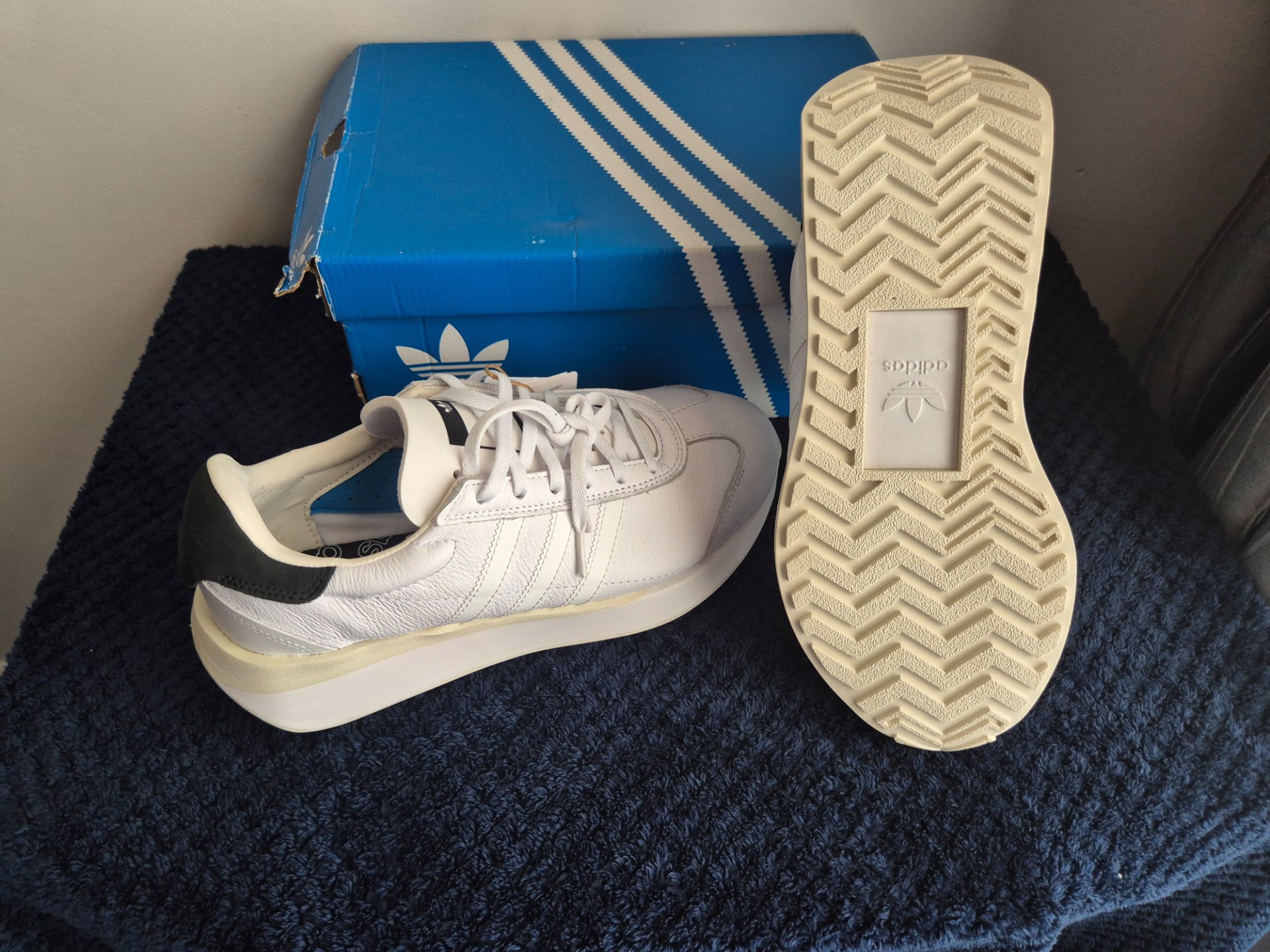 Adidas Country XLG White Trainers – UK 7, Adidas, 7, New condition — preloved on SilentSale®