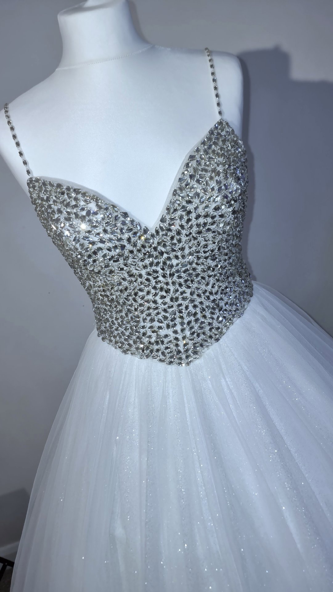 White Glitter Tulle Ball Gown Dress with Silver Beaded Bodice, Unbranded, 8, New condition — preloved on SilentSale®