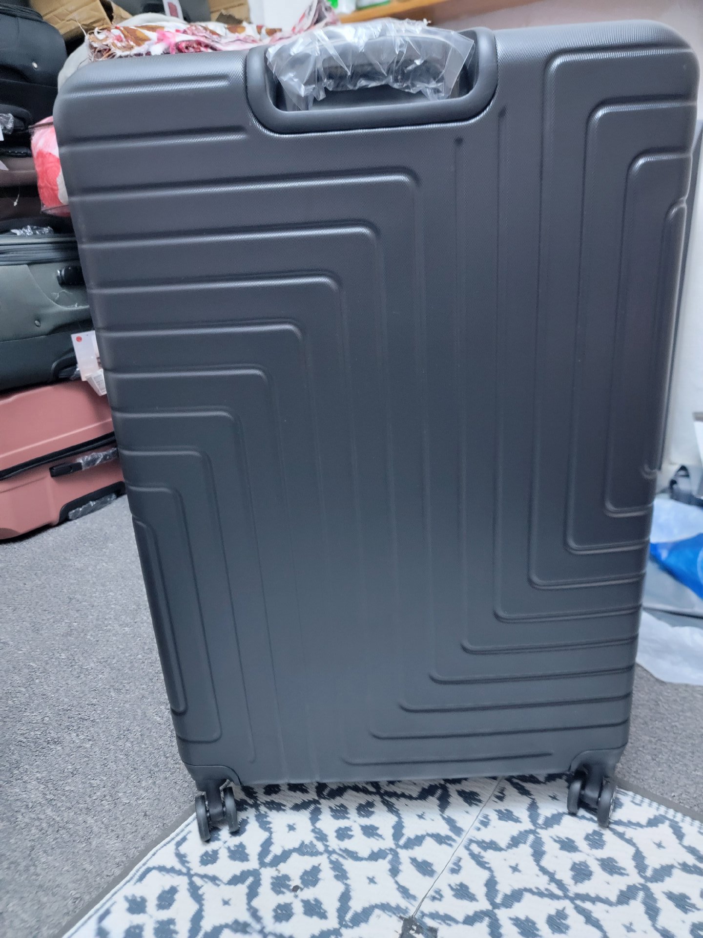 Supermove extra Large Black Hard Shell Suitcase with Wheels, supermoye, Extra Large, New condition — preloved on SilentSale®