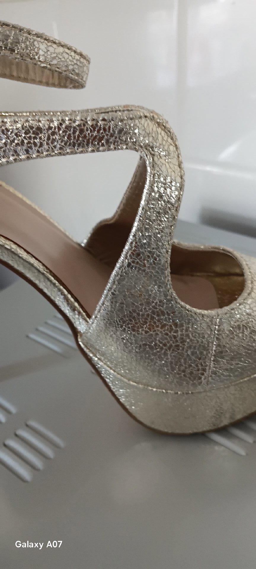 New Look Gold High Heel Platform Sandals – UK 6 / EU 39, New Look, 6, Excellent condition — preloved on SilentSale®