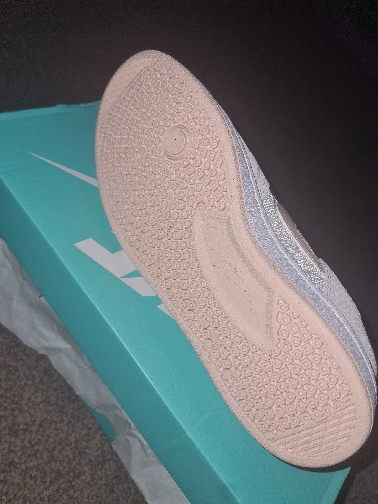 Nike SB Alleyoop Summit White Washed Coral Trainers – UK 6Y, Nike, UK 6Y, Excellent condition — preloved on SilentSale®