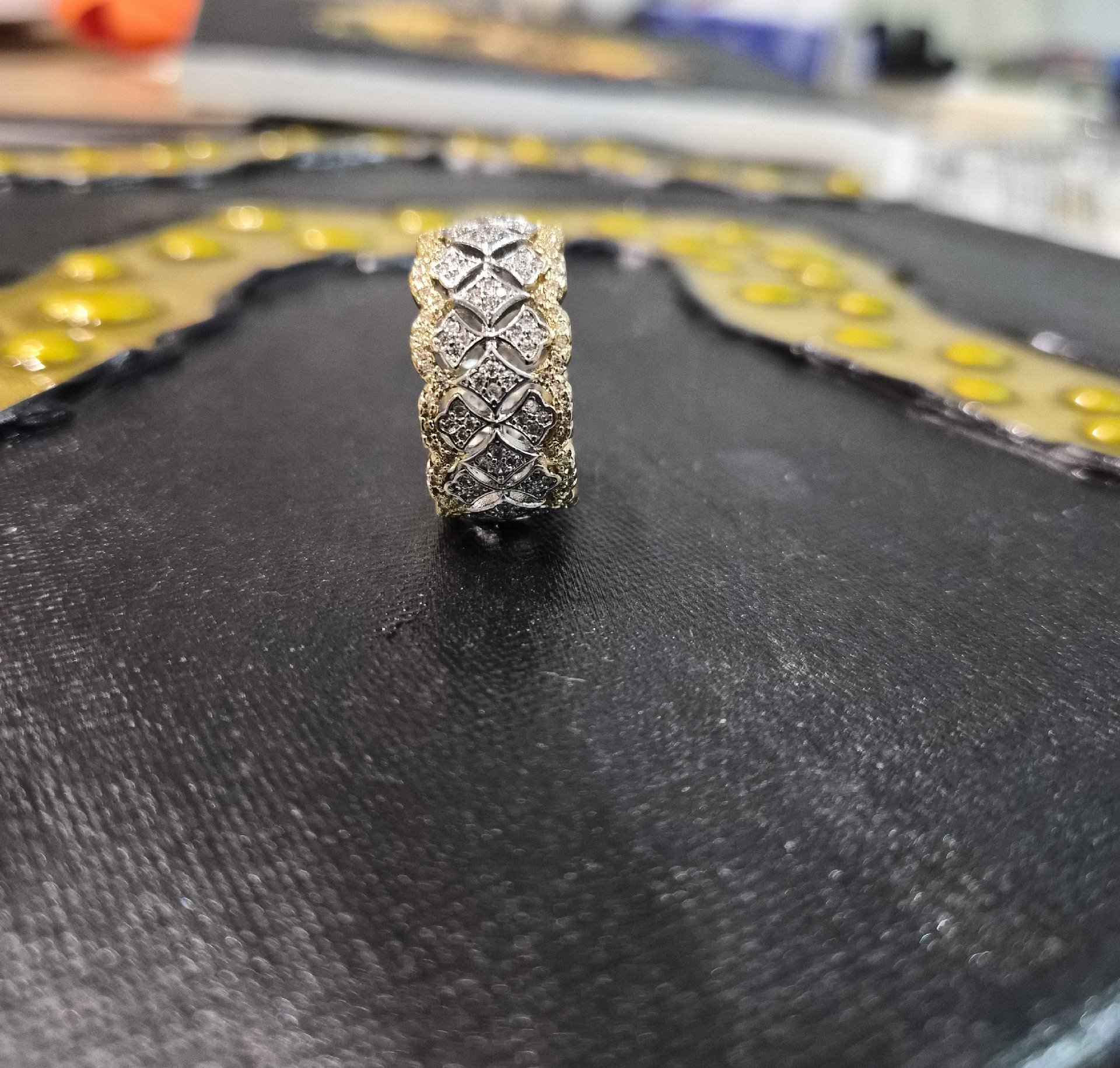 Two Tone Patterned Band Ring, Other, R½, New condition — preloved on SilentSale®