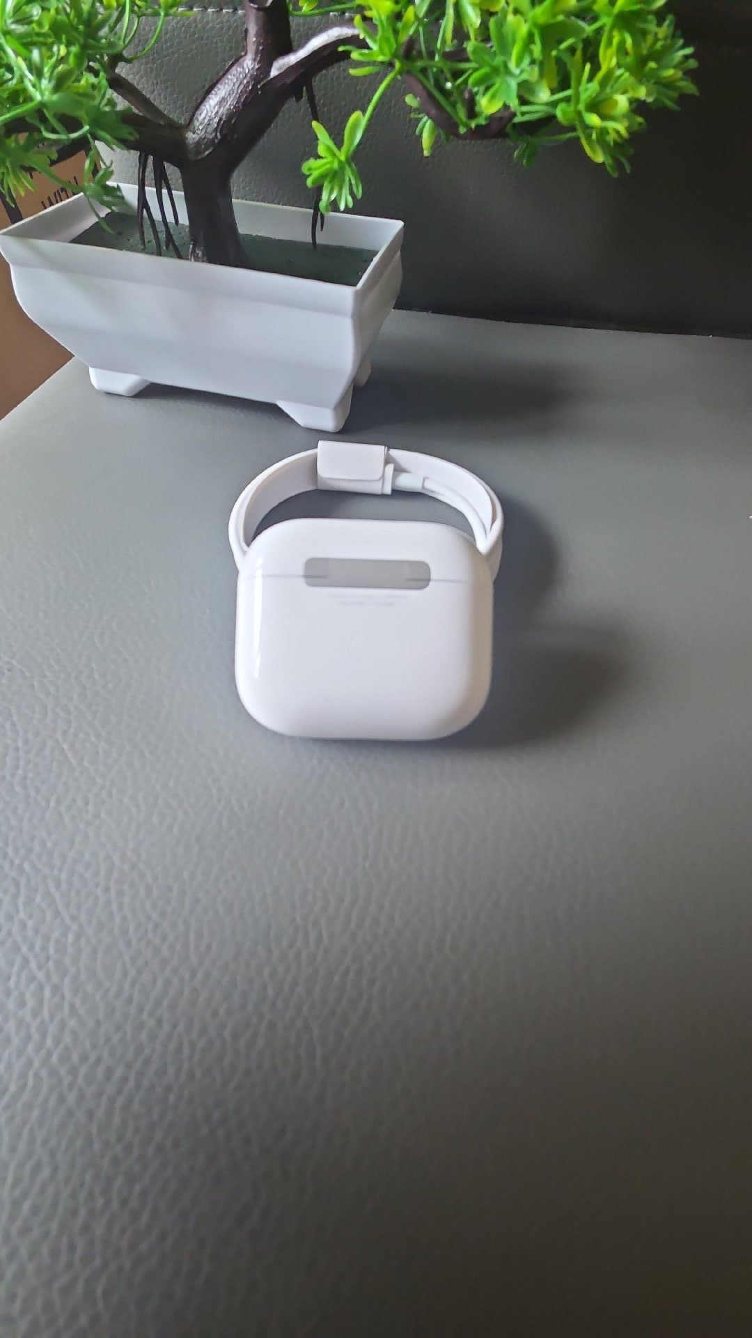 Airpods 3 with Cable, Apple, One Size, Excellent condition — preloved on SilentSale®