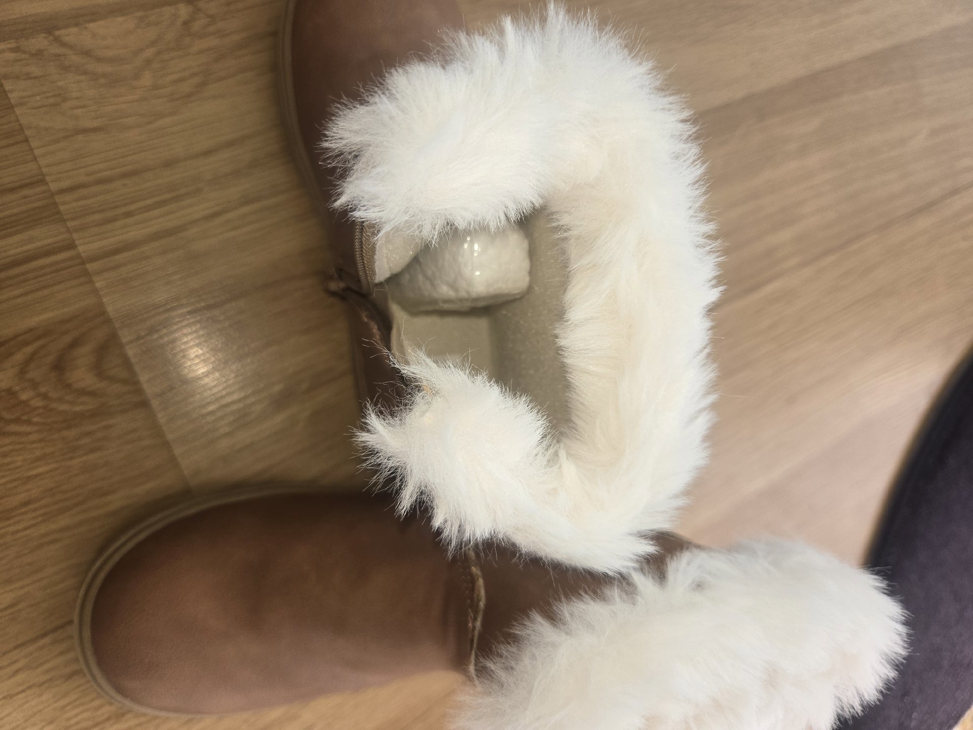 Brown Faux Fur Lined Kids Winter Boots with Cat Face Detail, Unbranded, UK 29, Excellent condition — preloved on SilentSale®