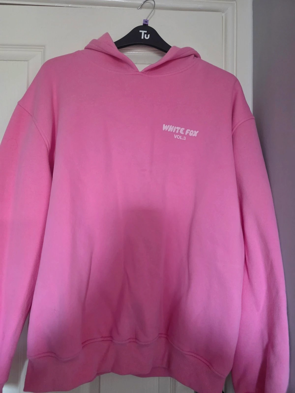 White Fox Hoodie Bubblegum Pink, White Fox, XL, Good condition — preloved on SilentSale®