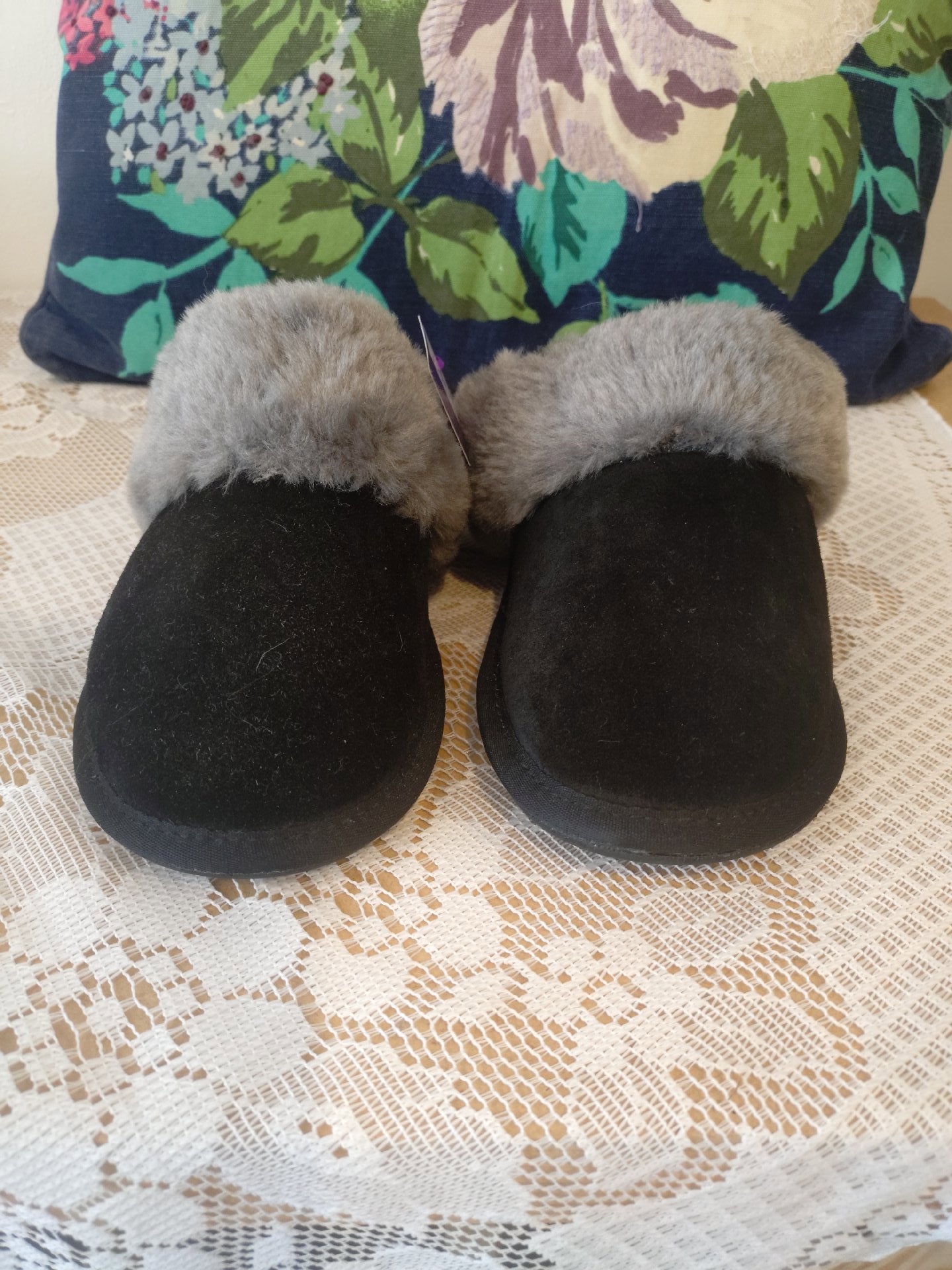  Lotus Loungewear Black Faux Fur Lined Slippers – UK 4, Lotus, 4, New condition — preloved on SilentSale®
