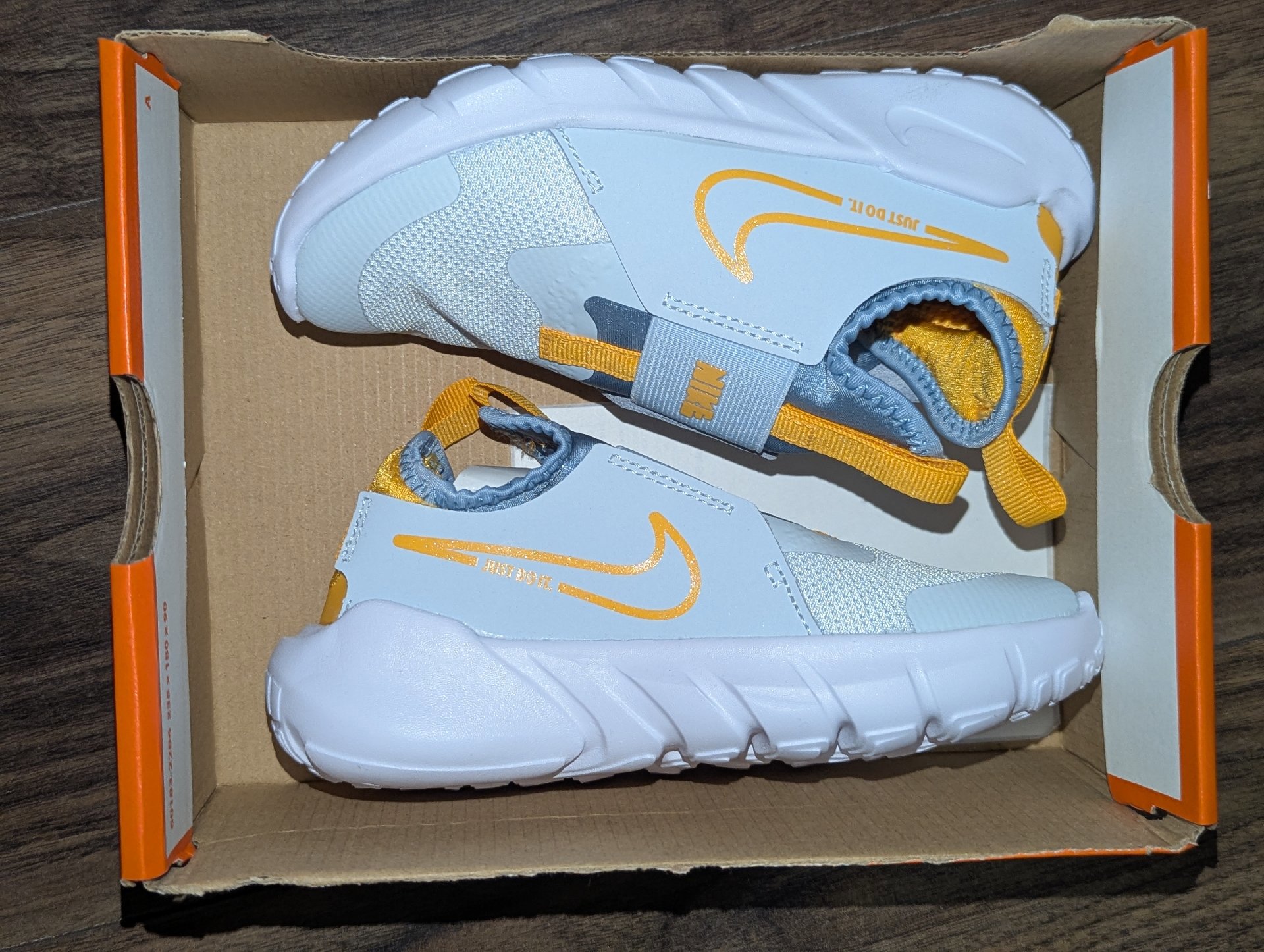 Nike White and Yellow Kids Trainers – UK 12.5C, Nike, UK 12.5C, New condition — preloved on SilentSale®