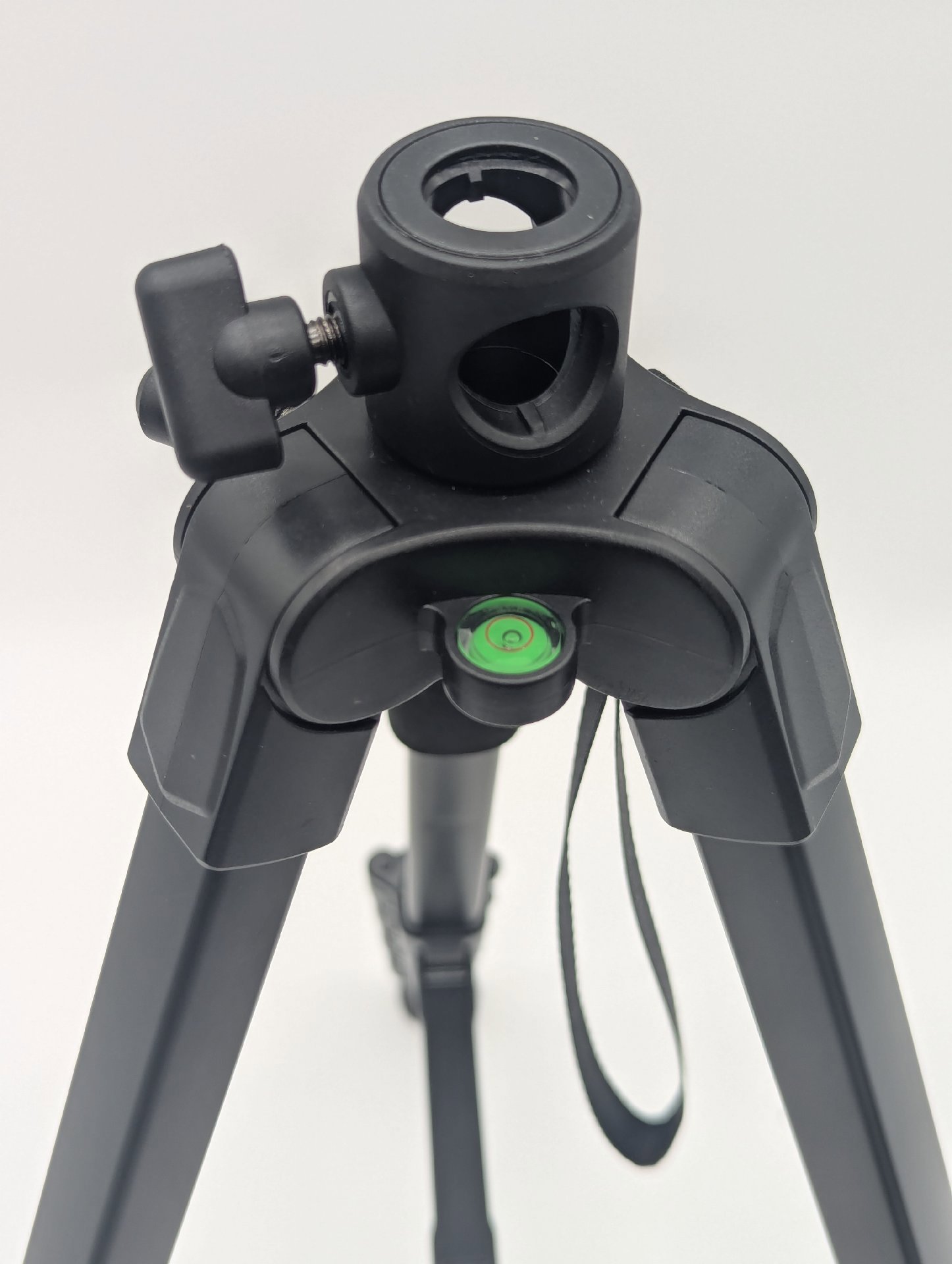 Ninetight CT190 Tripod with Remote for Phone and Camera, Ninetight, One Size, New condition — preloved on SilentSale®