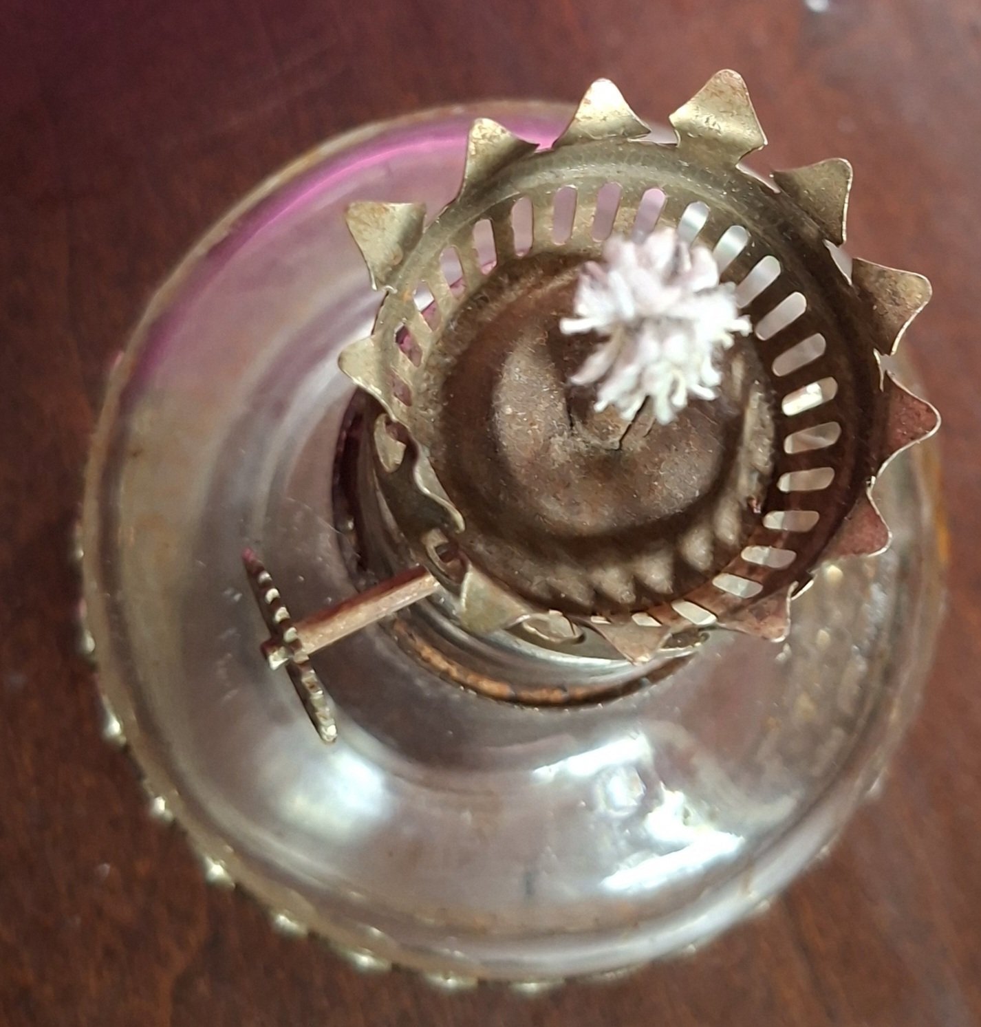 Vintage Glass Oil Lamp with Metal Detailing, Unbranded, One Size, Good condition — preloved on SilentSale®