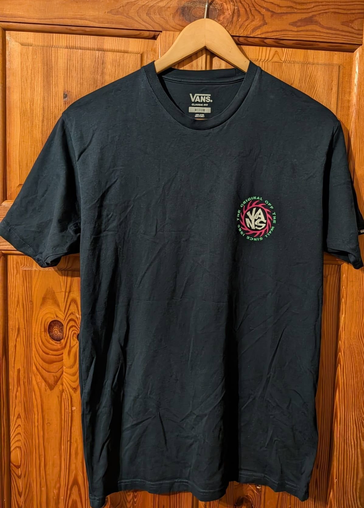 Vans Classic Fit Black Graphic T-Shirt – Size M, Vans, M, Excellent condition — preloved on SilentSale®