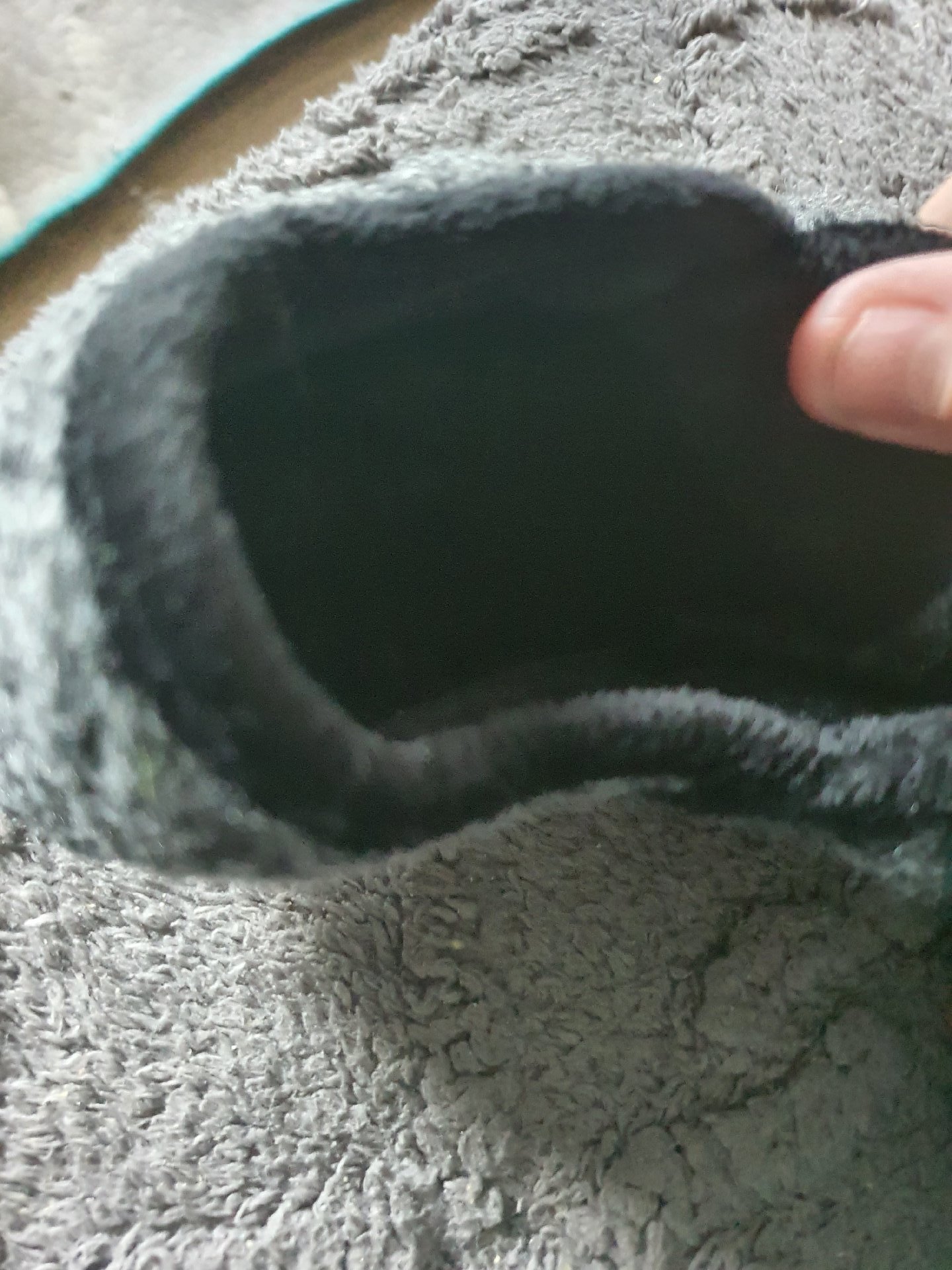 Todler Grey Fleece Slip-On Slippers – UK 9 , Amazon, 9, Excellent condition — preloved on SilentSale®