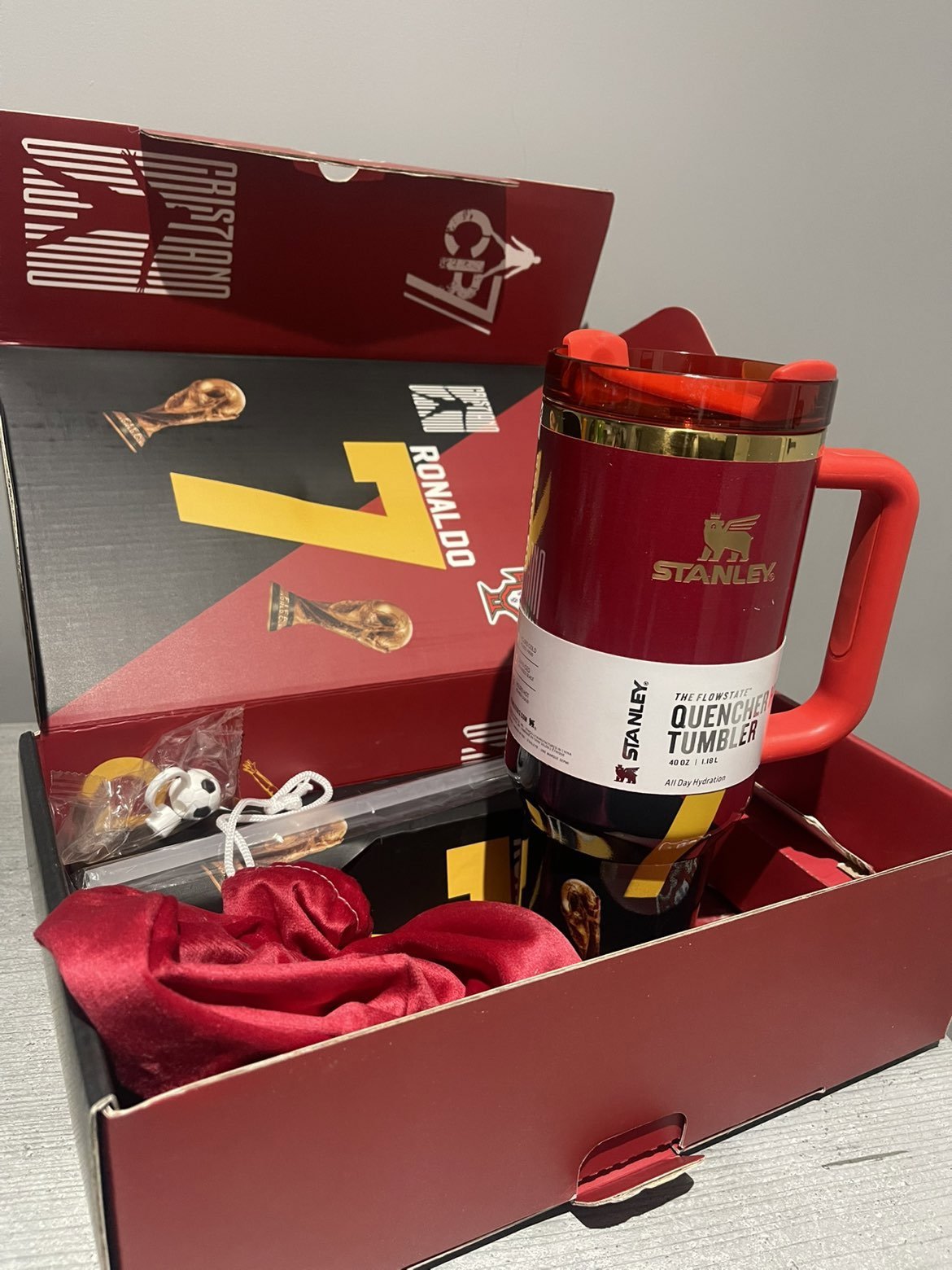 Stanley Cristiano Ronaldo Quencher H2.0 Tumbler 40oz, Stanley, 40oz, New condition — preloved on SilentSale®