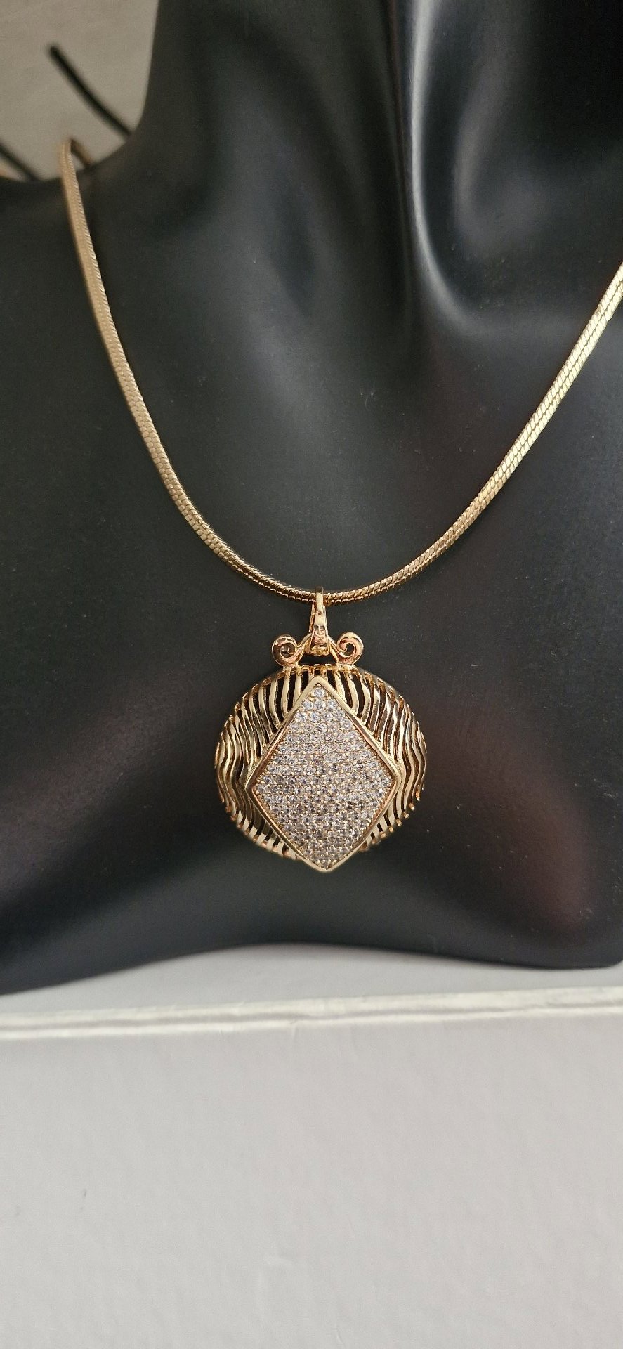 Gold Tone Pendant Necklace with Rhinestone Detail, Gold Tone, One Size, Excellent condition — preloved on SilentSale®