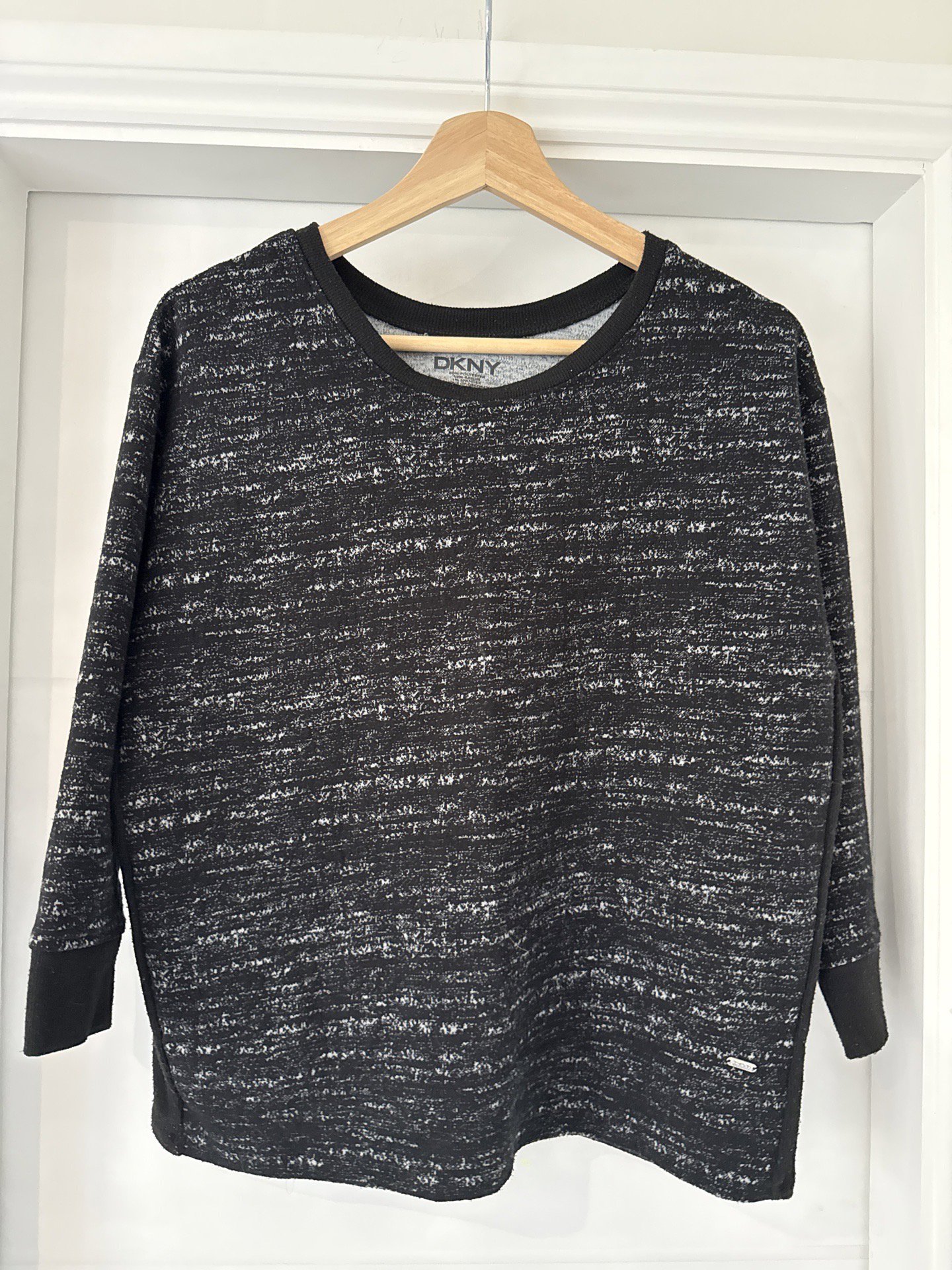DKNY Black and Grey Patterned Sweatshirt – Size M, DKNY, M, Excellent condition — preloved on SilentSale®