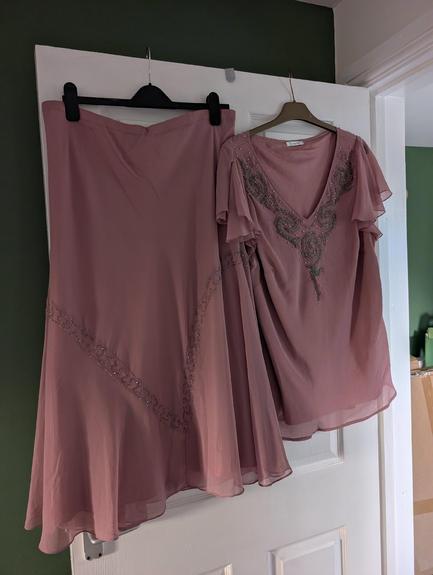 Berkertex Pink Beaded Evening Skirt and Top Set, Berkertex, 18, Excellent condition — preloved on SilentSale®