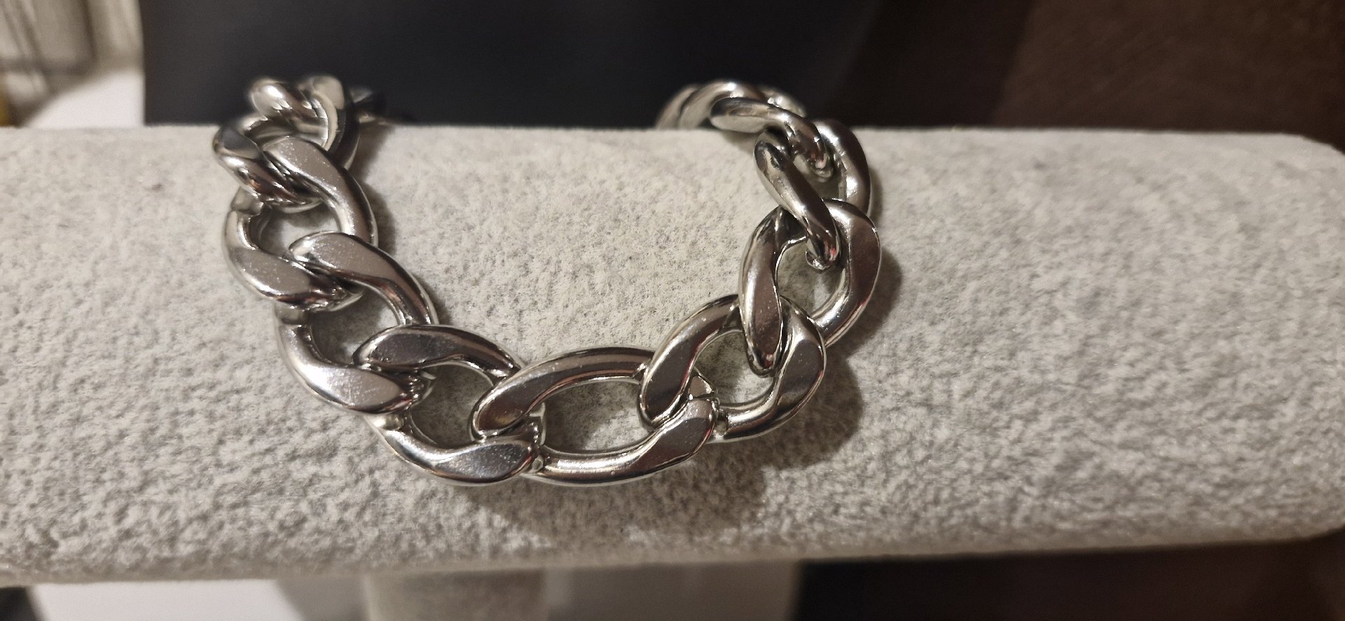 Silver Chunky Chain Bracelet with Lobster Clasp 21cm, Unbranded, One Size, New condition — preloved on SilentSale®