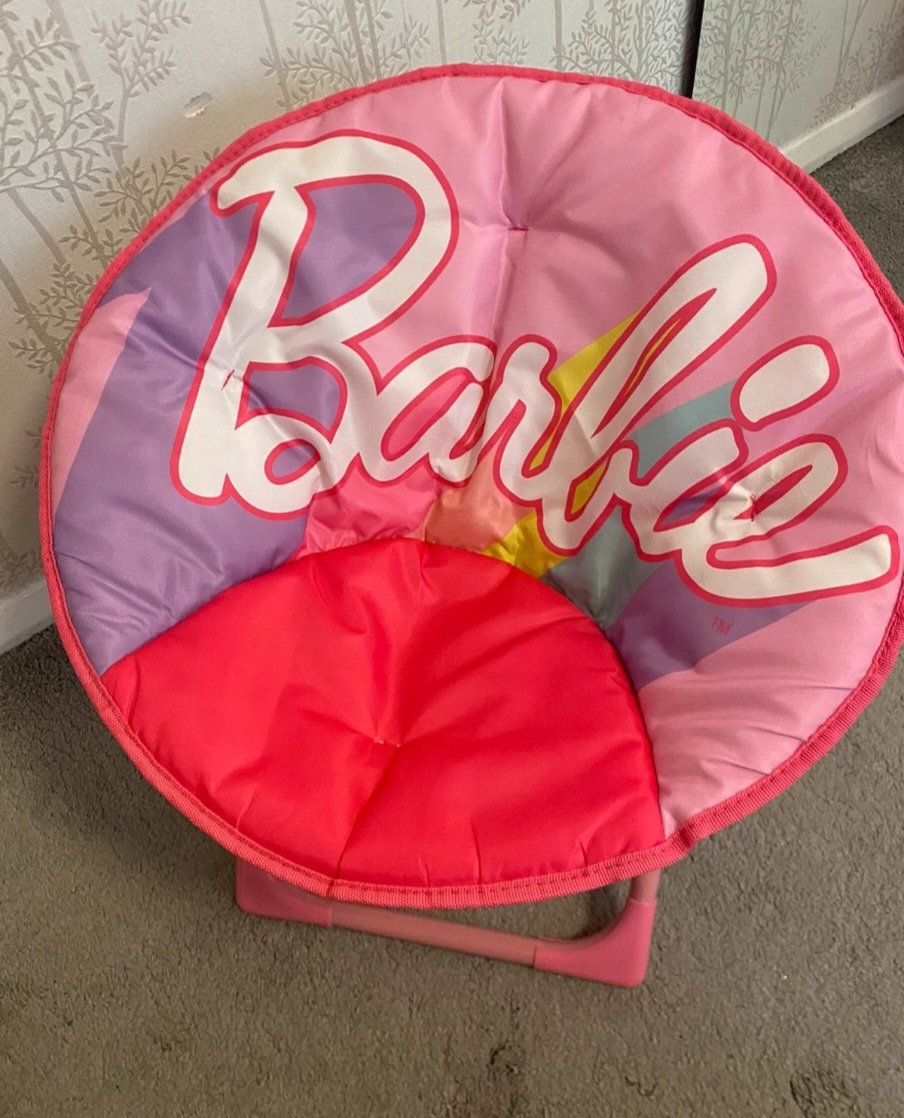 Barbie Pink Kids Folding Saucer Chair, Barbie, One Size, Good condition — preloved on SilentSale®