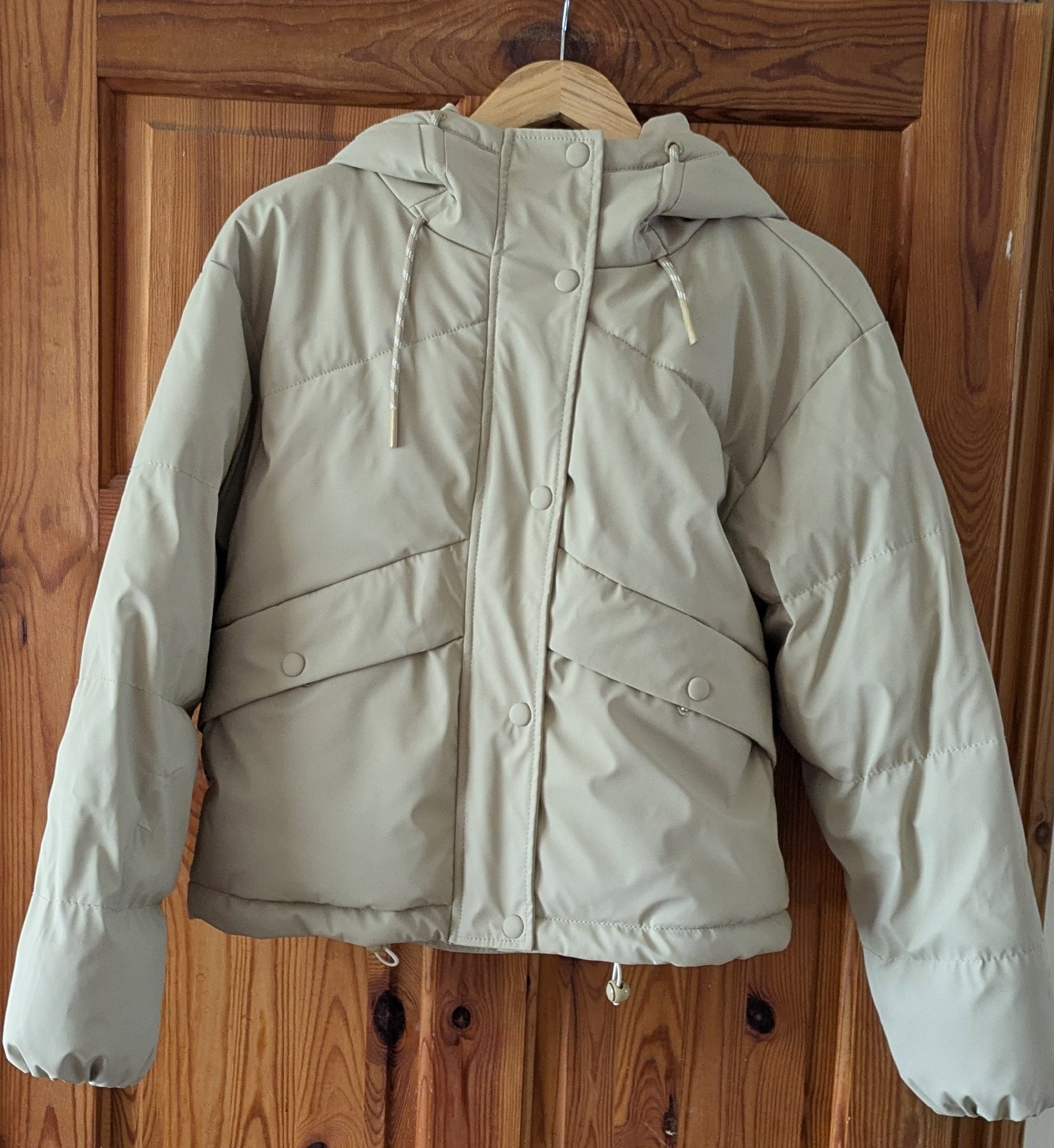 Beige Pull & Bear Puffer Jacket with Hood, Pull&Bear, M, Excellent condition — preloved on SilentSale®
