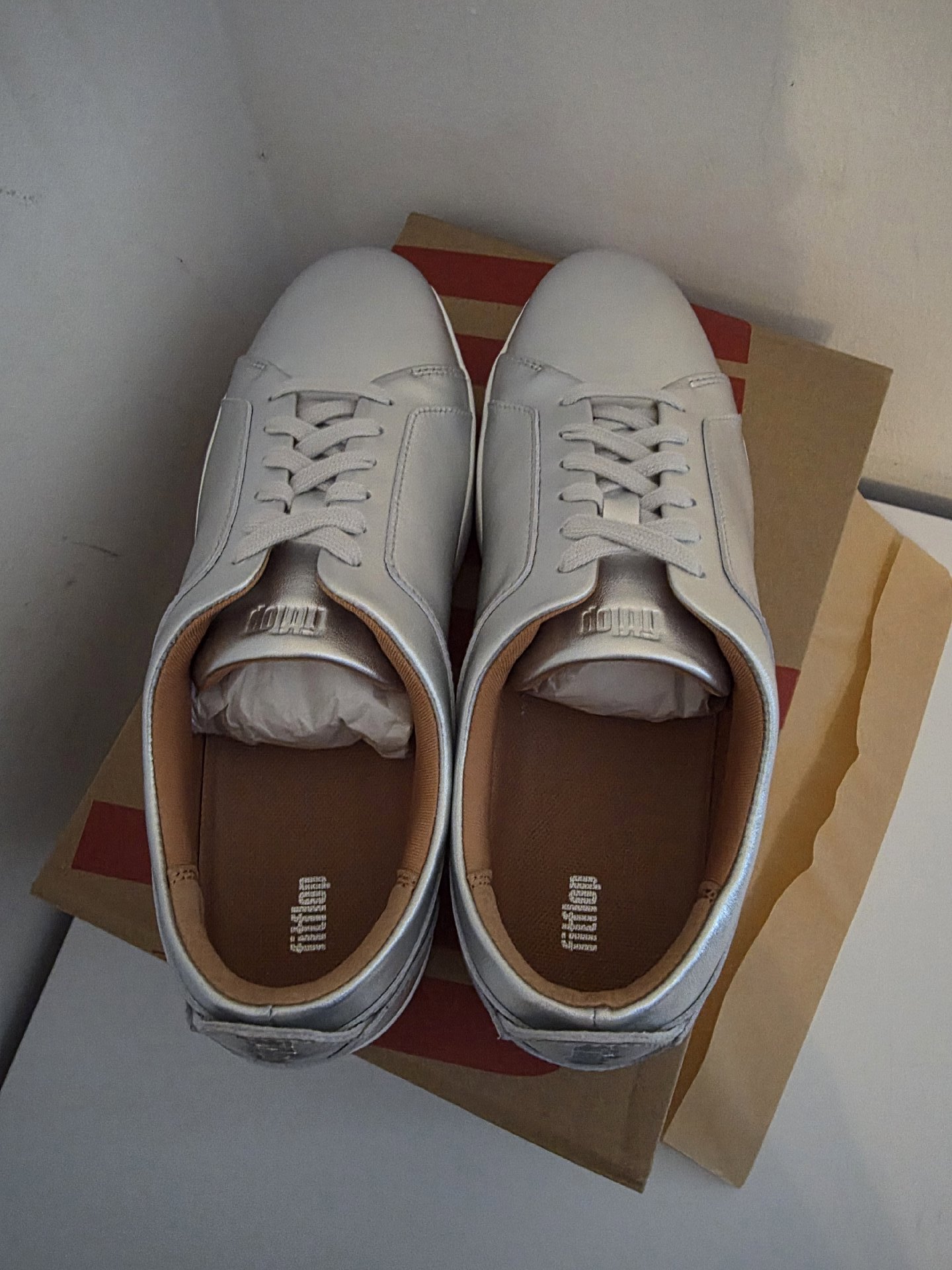 FitFlop Silver Leather Lace-Up Trainers, FitFlop, 7, New condition — preloved on SilentSale®