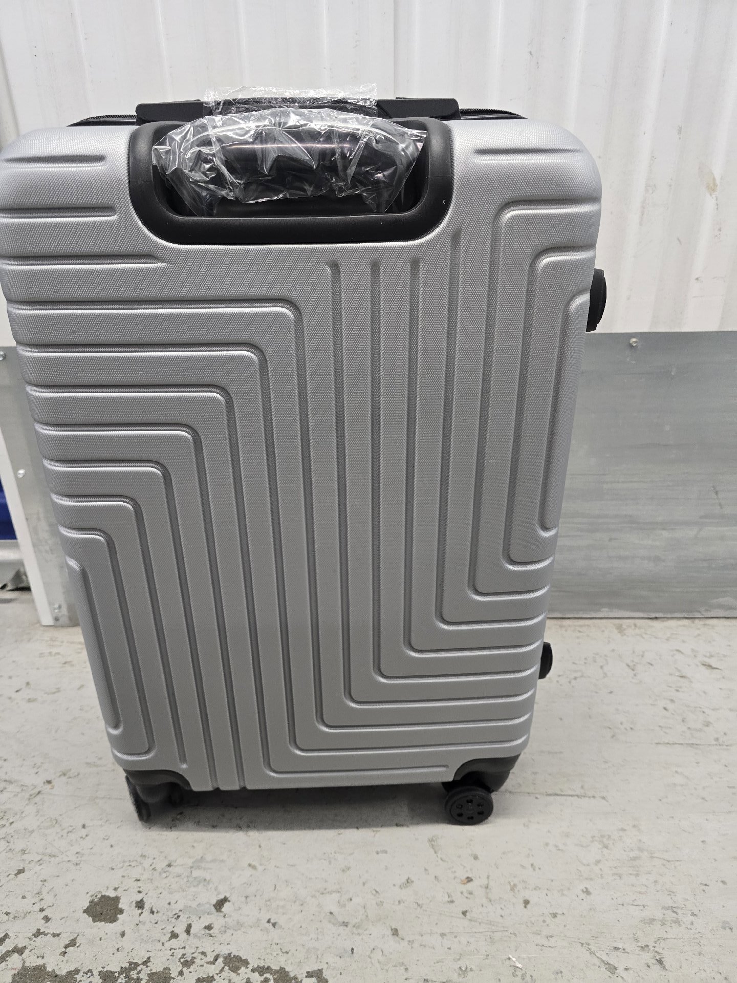 20 inche Supermoye Silver Hard Shell Suitcase with Wheels, supermoye, One Size, New condition — preloved on SilentSale®